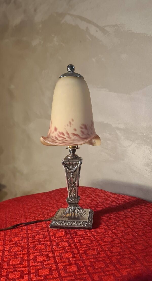 lampe nickelé 1900 cicelé, pate verre coquille d'oeuf et fushia 40x9 magnif