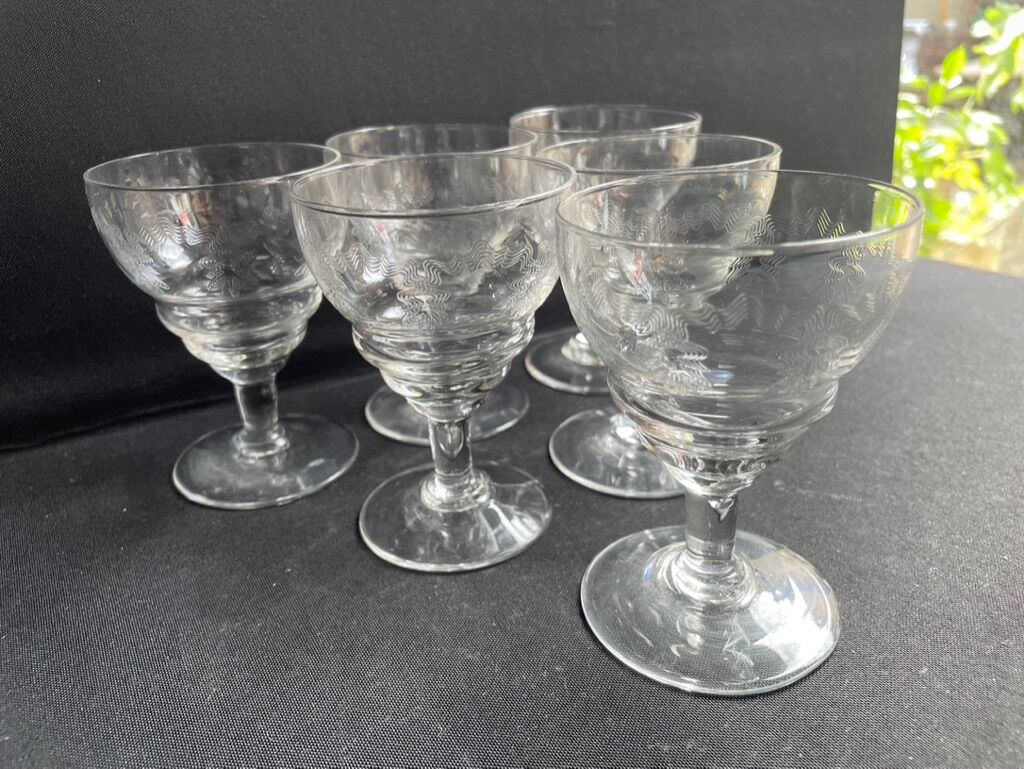 6 Wine glasses – Guilloche crystal