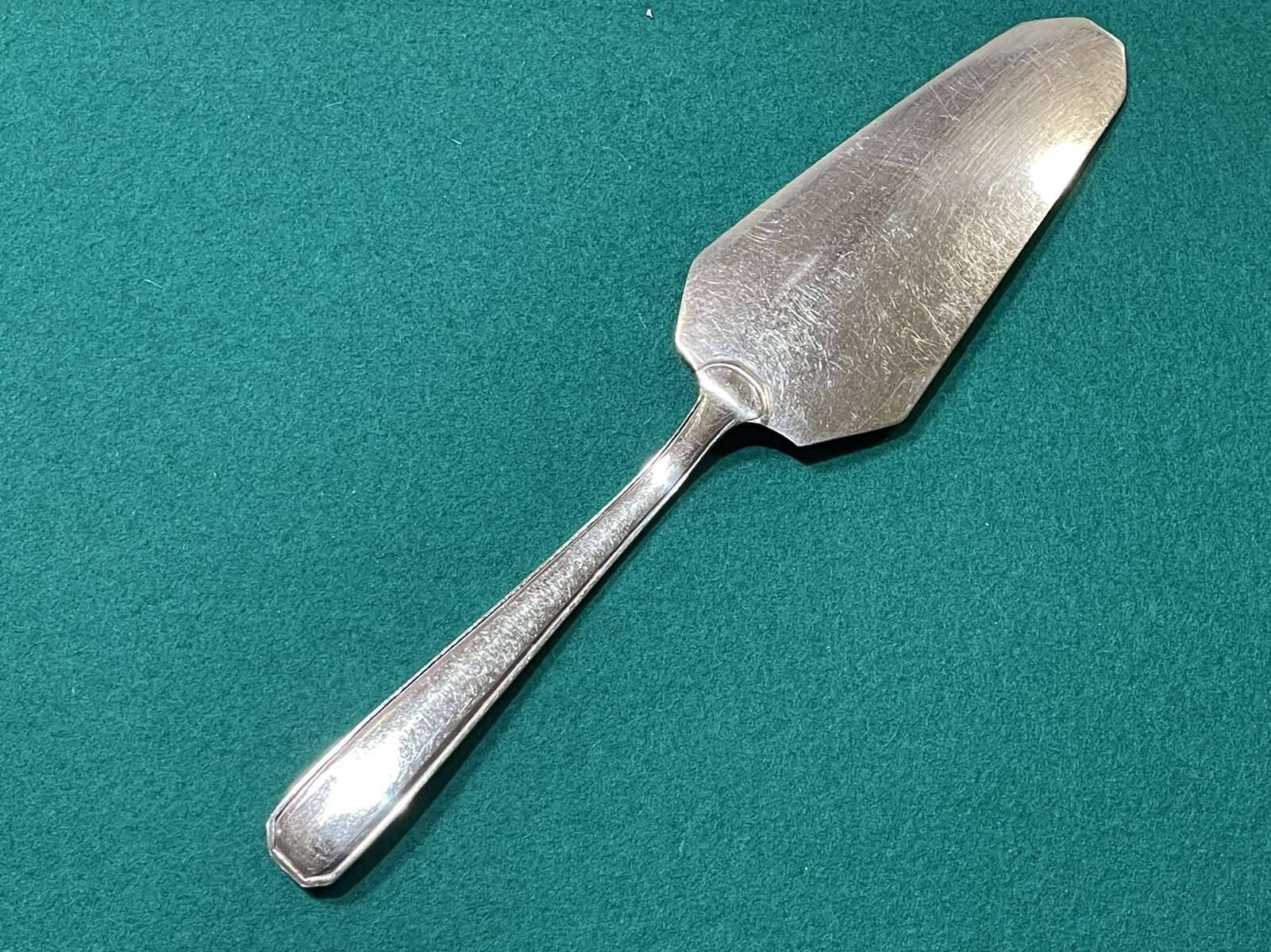 Silver-plated cake server from the Boulenger brand from the 1930s.