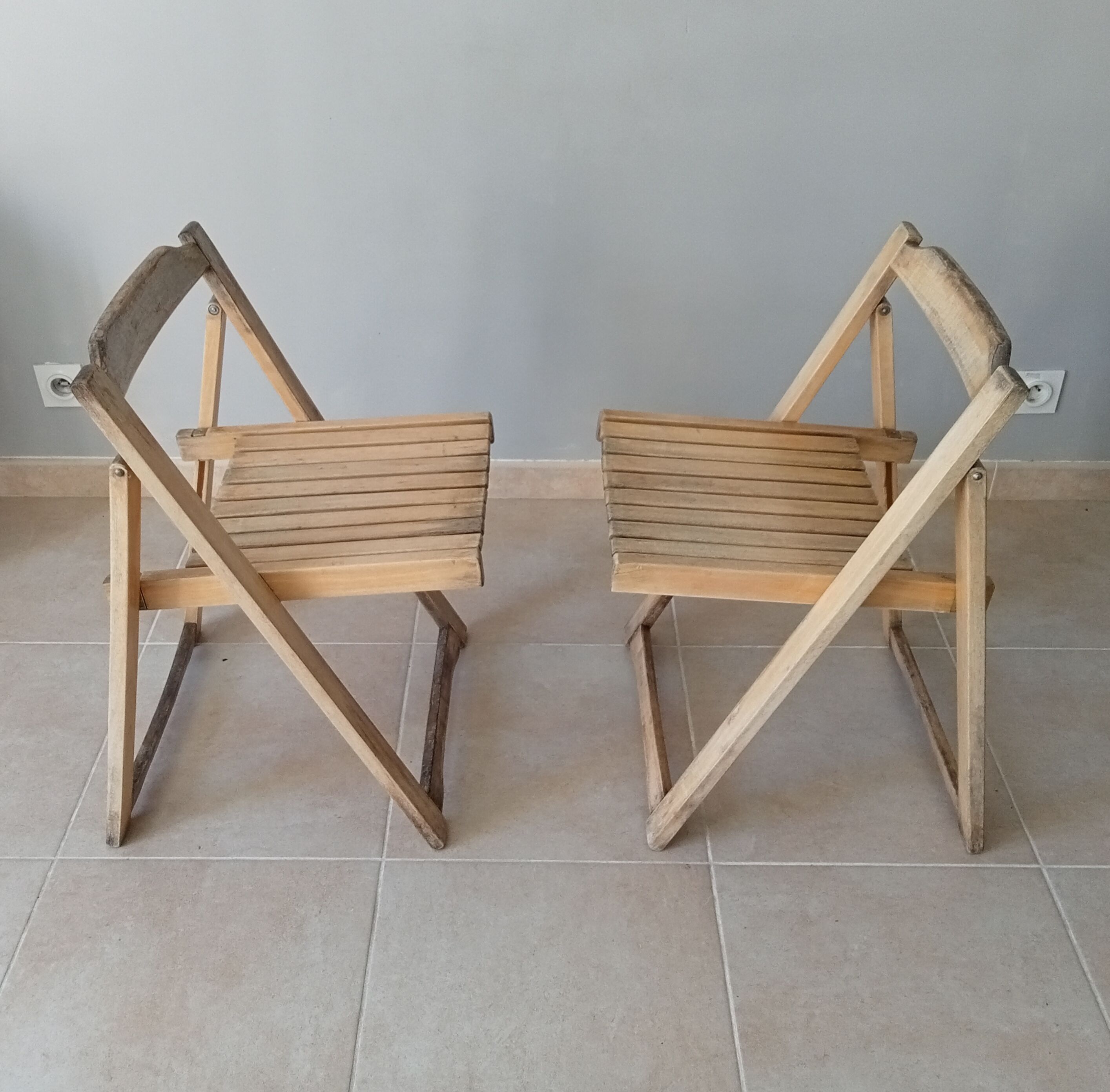 Pair of vintage folding chairs 60s