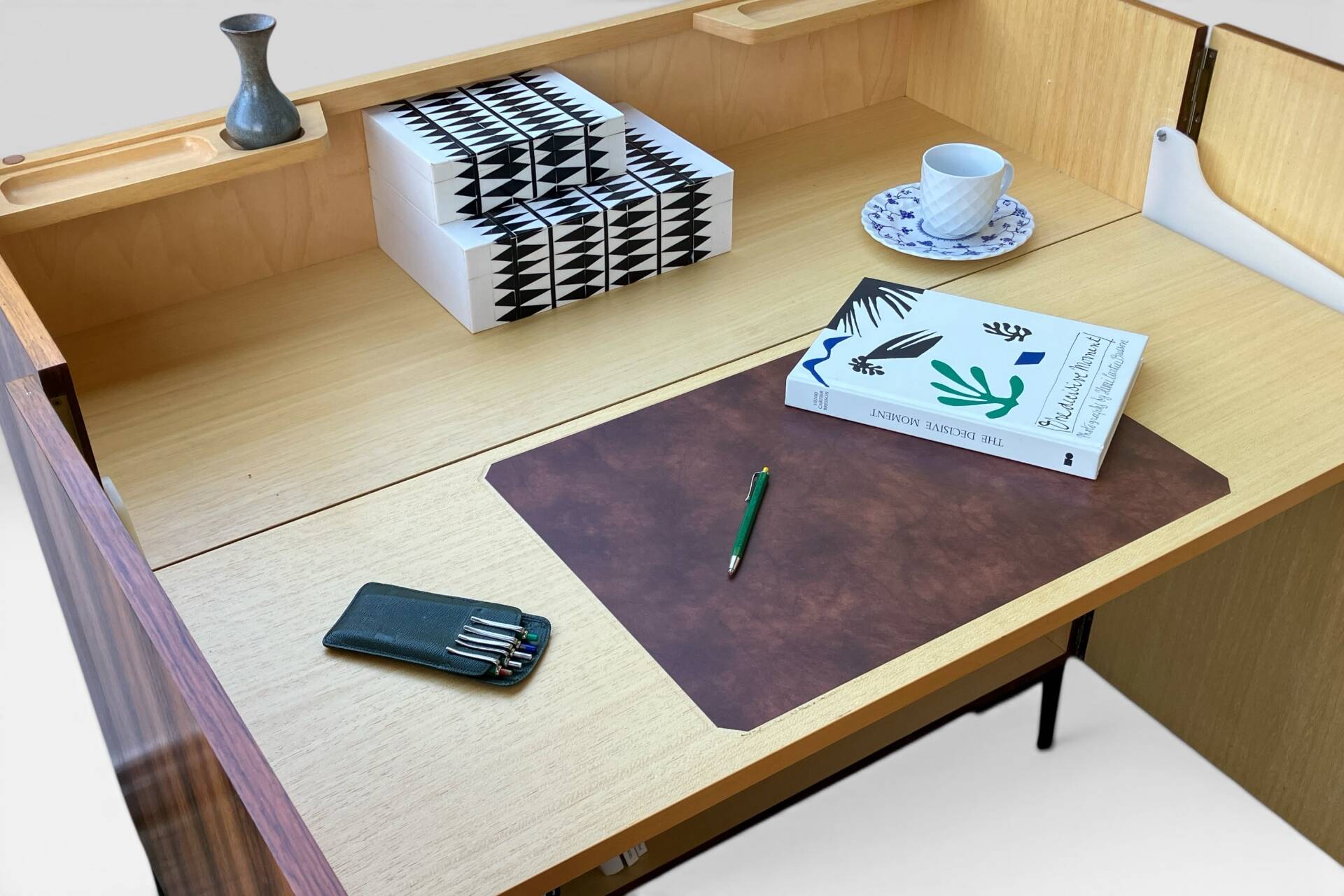 Mid Century Sekretär Magic Box Home Office aus edlem Palisanderholz