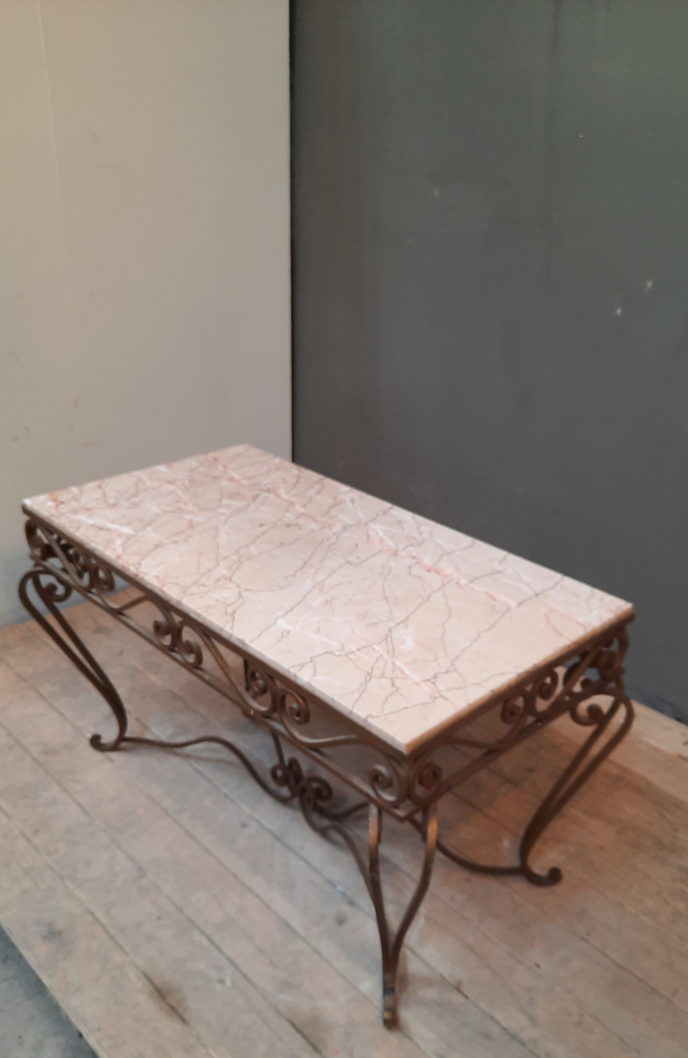 Tablr bass metal and marble