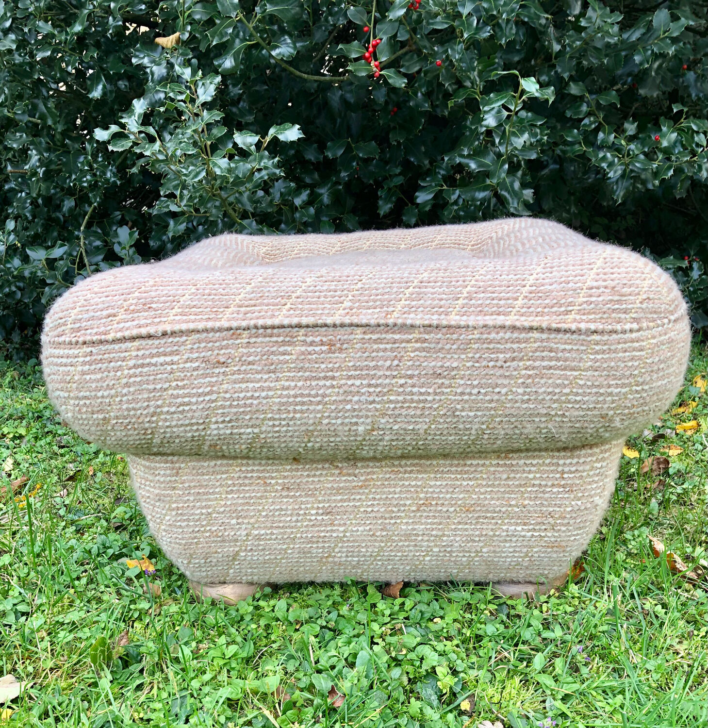 Square wool pouf