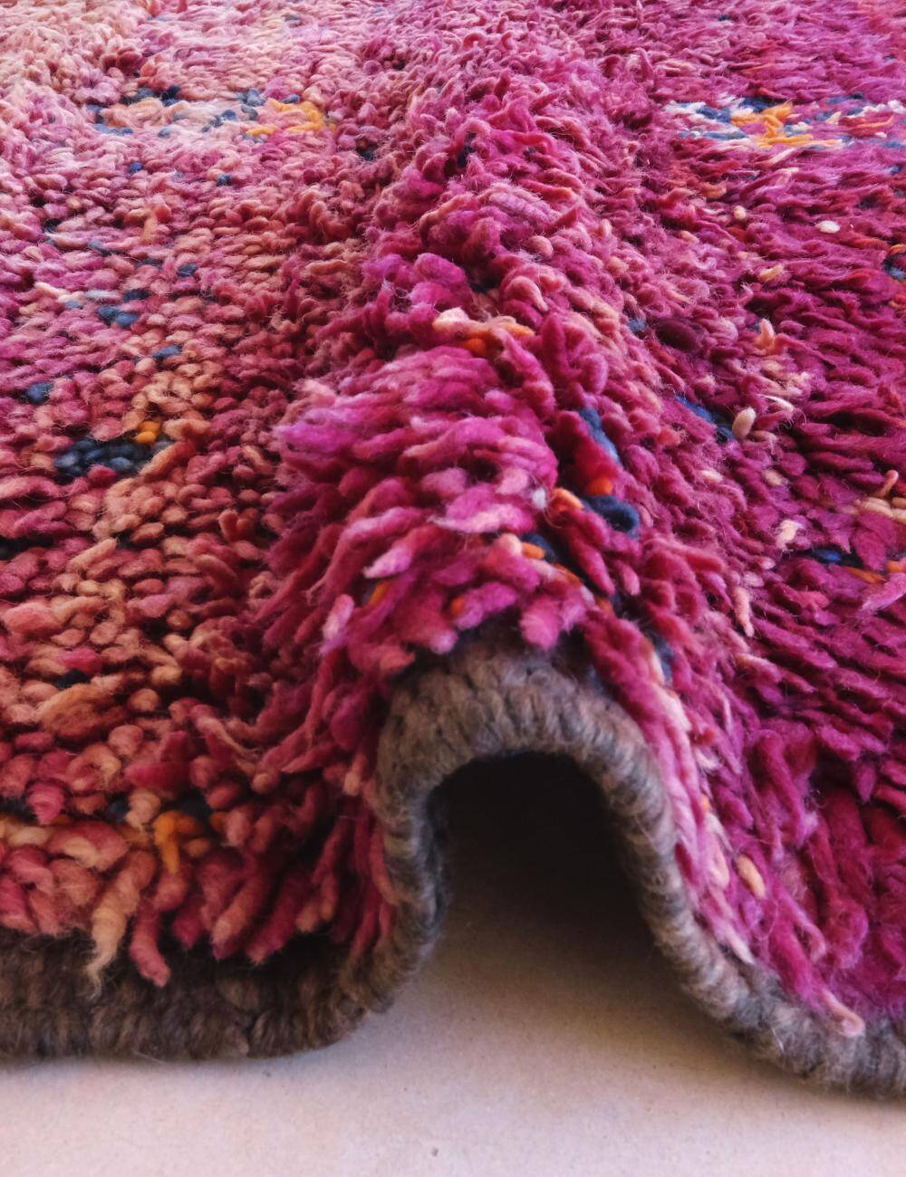 Vintage Collectible Rug - 317 x 179 cm
