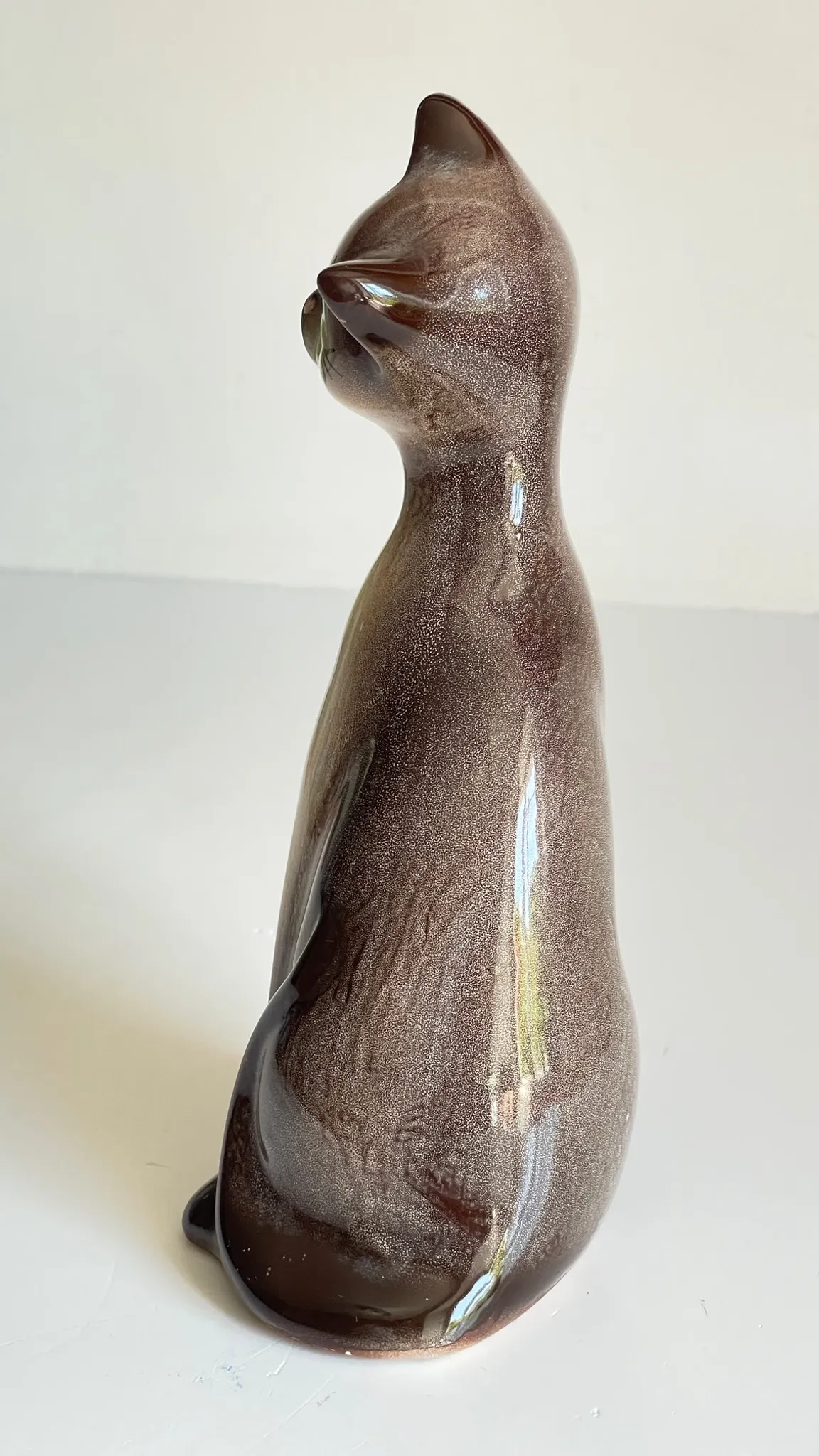 Vintage ceramic chat