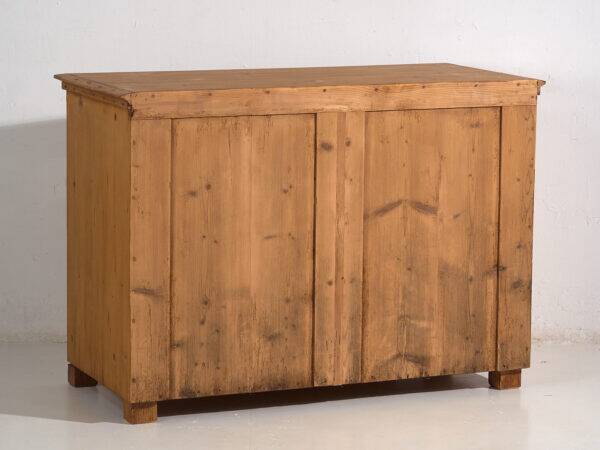 Antique three-drawer chest (circa 1920)