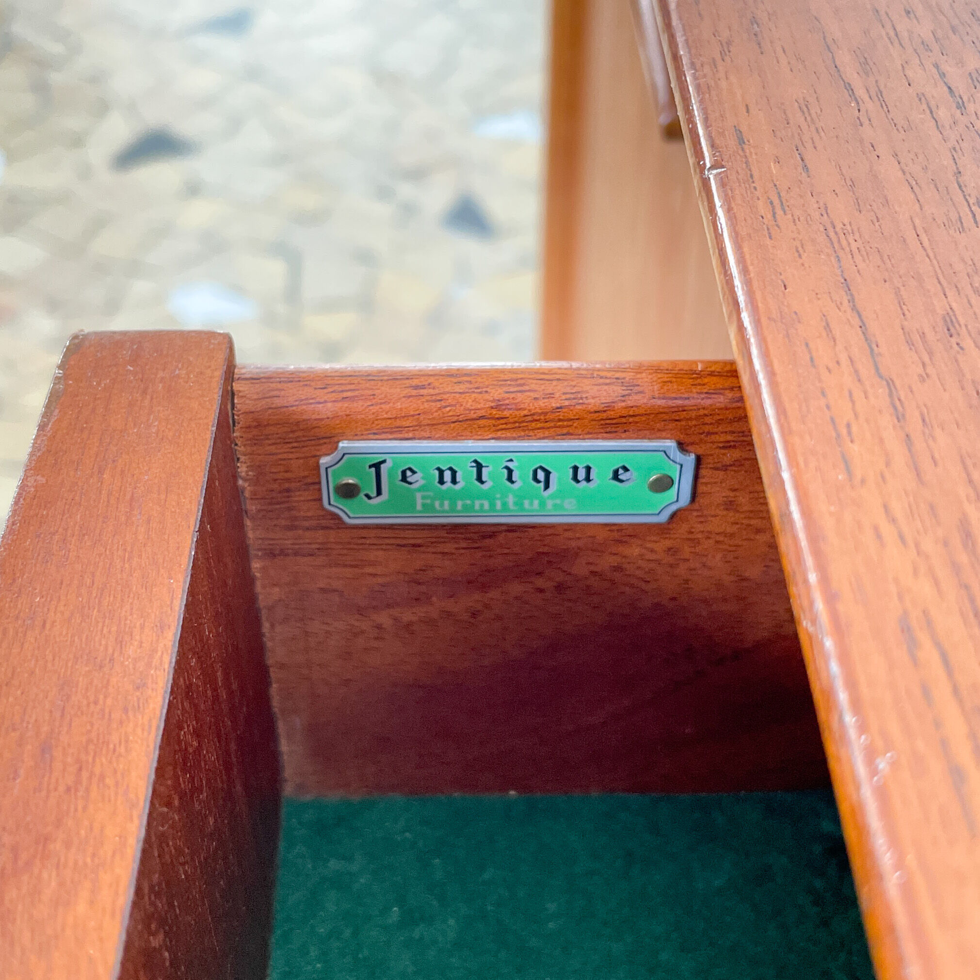 Jentic Enfilade 128cm