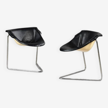 Pair of Pussycat armchairs by Kwok Hoi Chan for Steiner