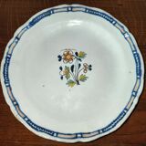 Assiette ancienne en faïence du Nord XVIIIème siècle à décor floral