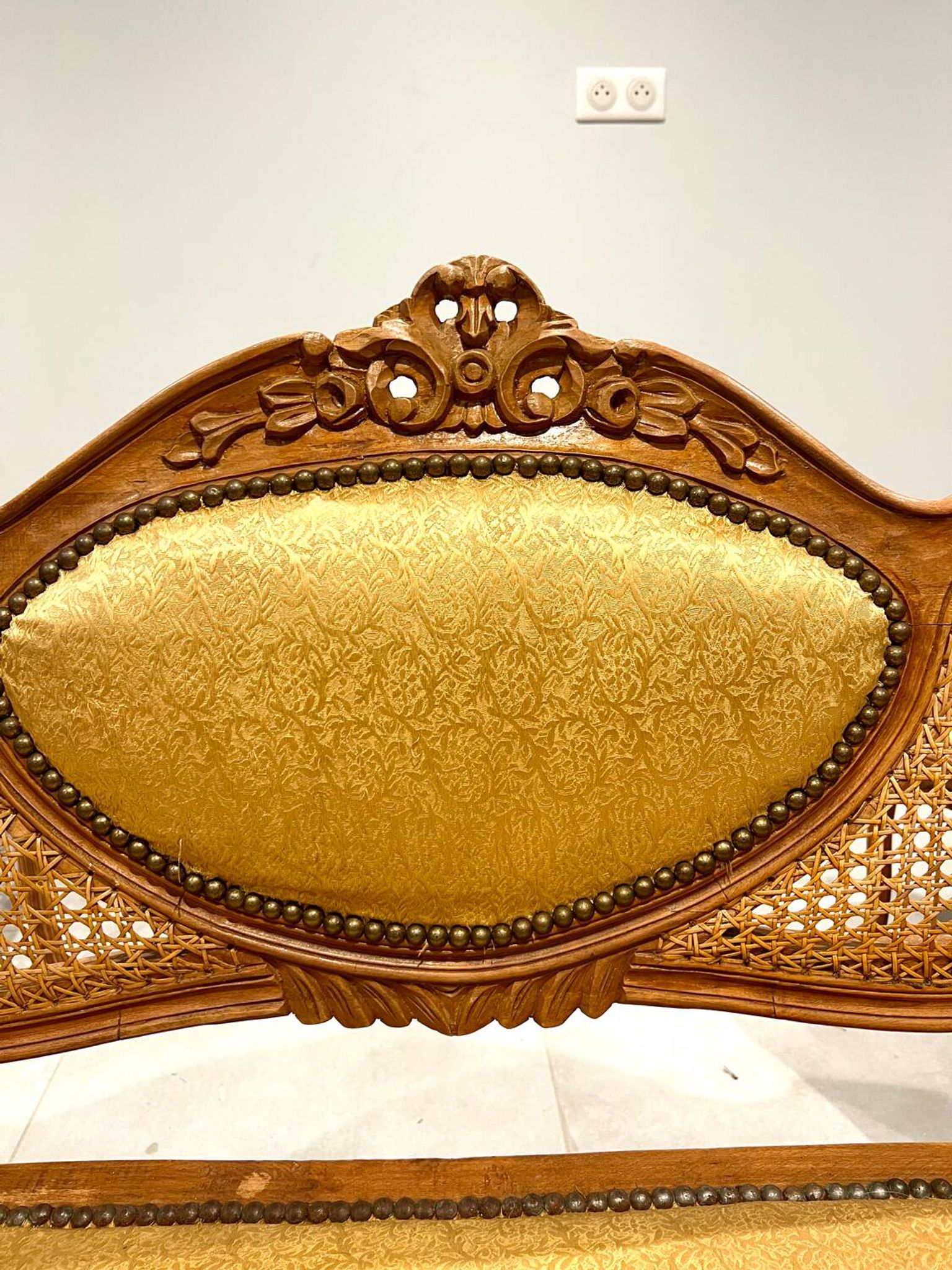 Salon Louis XVI, quatre pièces cannelé et mouluré