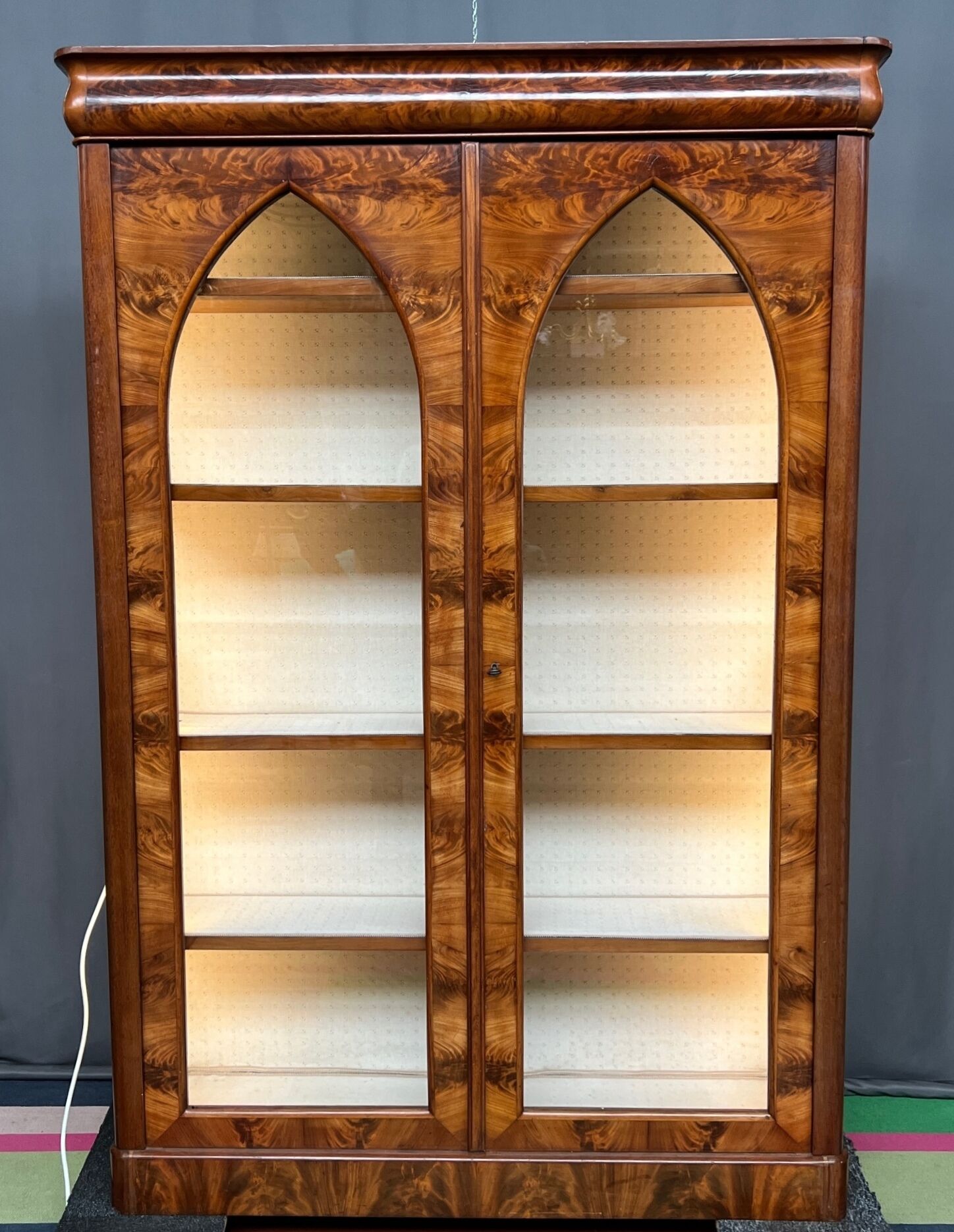 Vitrine de style empire