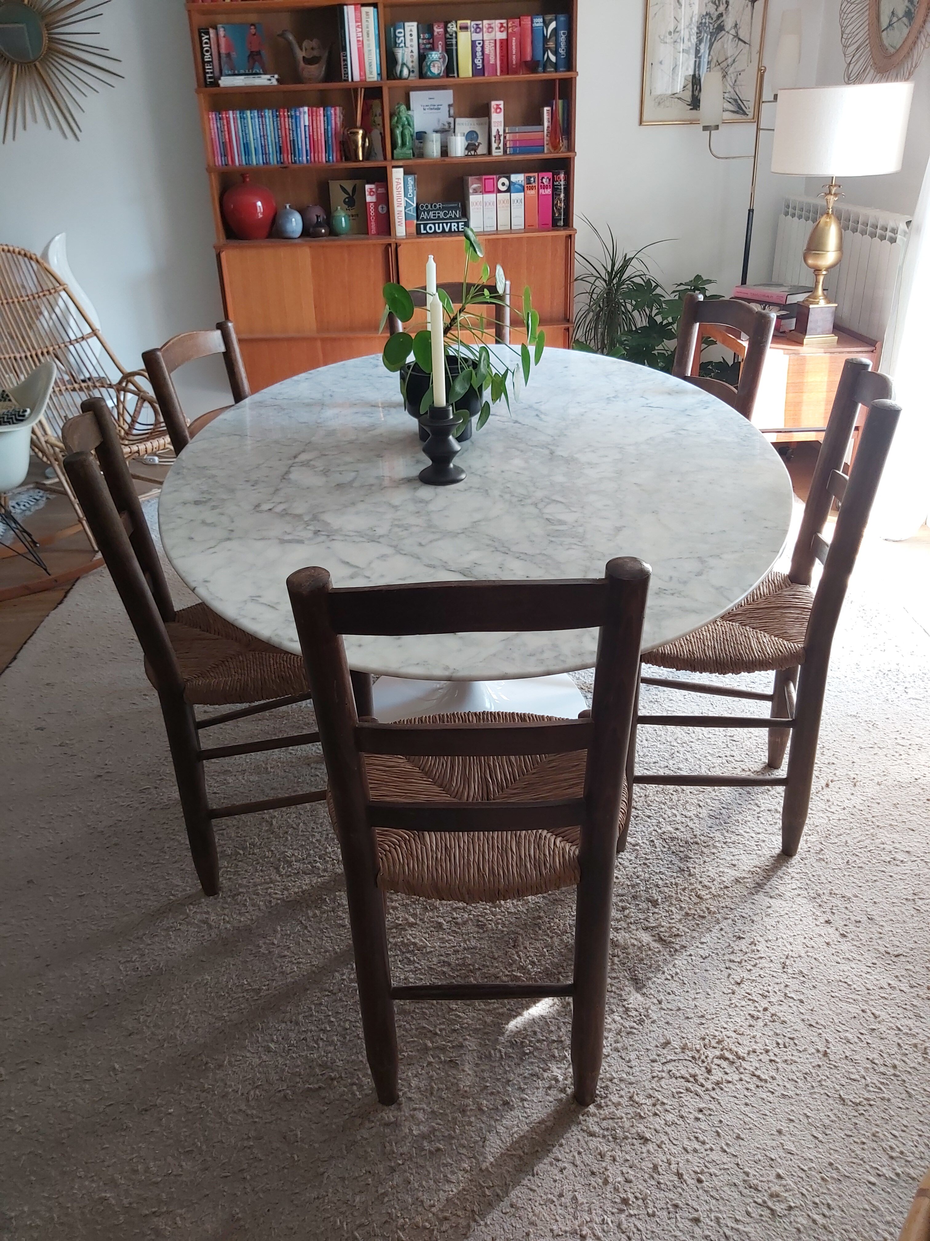 Set of 6 wooden chairs and 50s straw