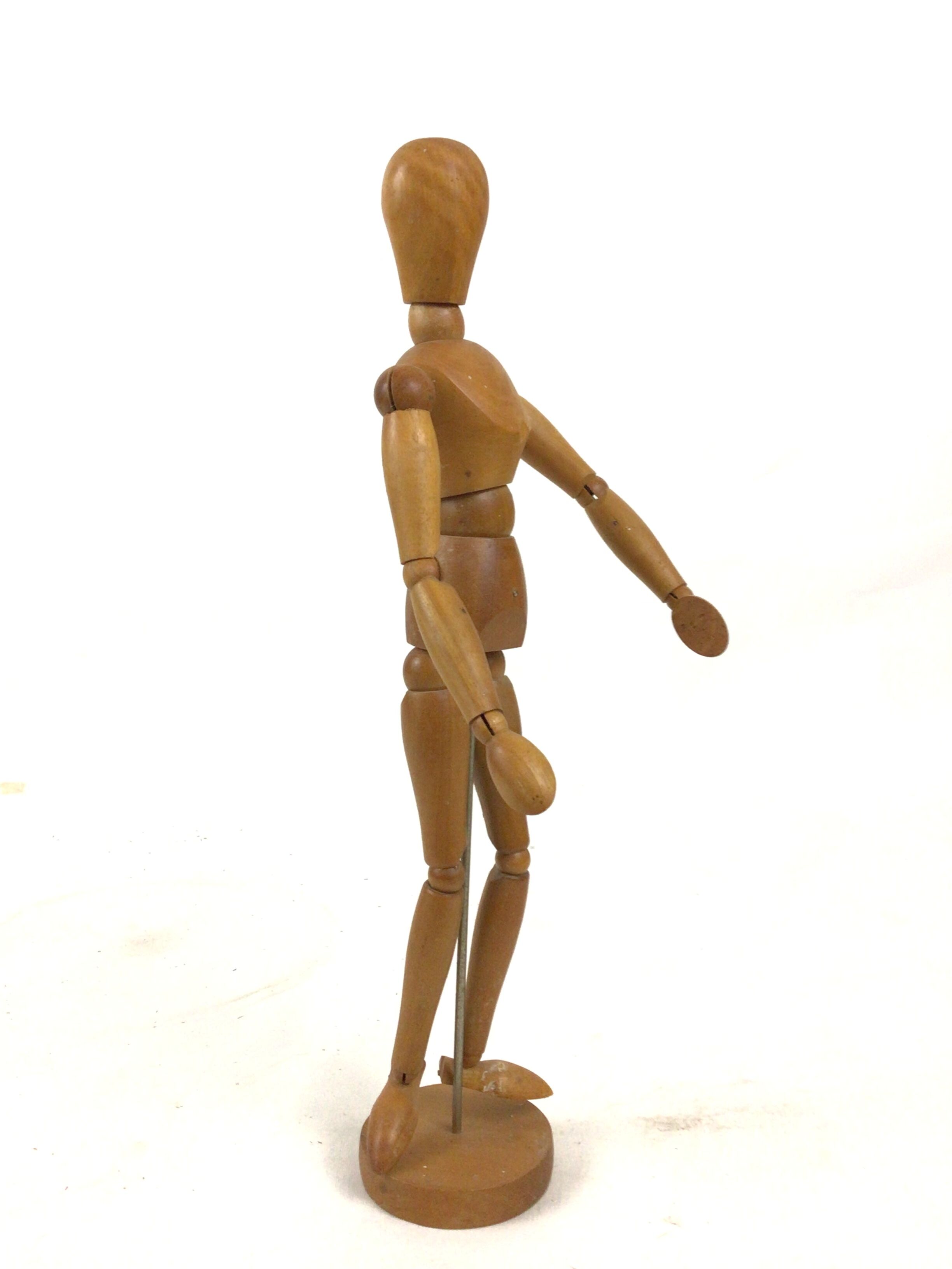 Articulated wooden mannequin
