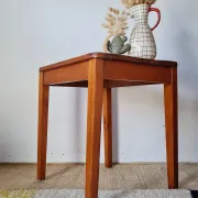 Petite table ou bout de canapé en bois