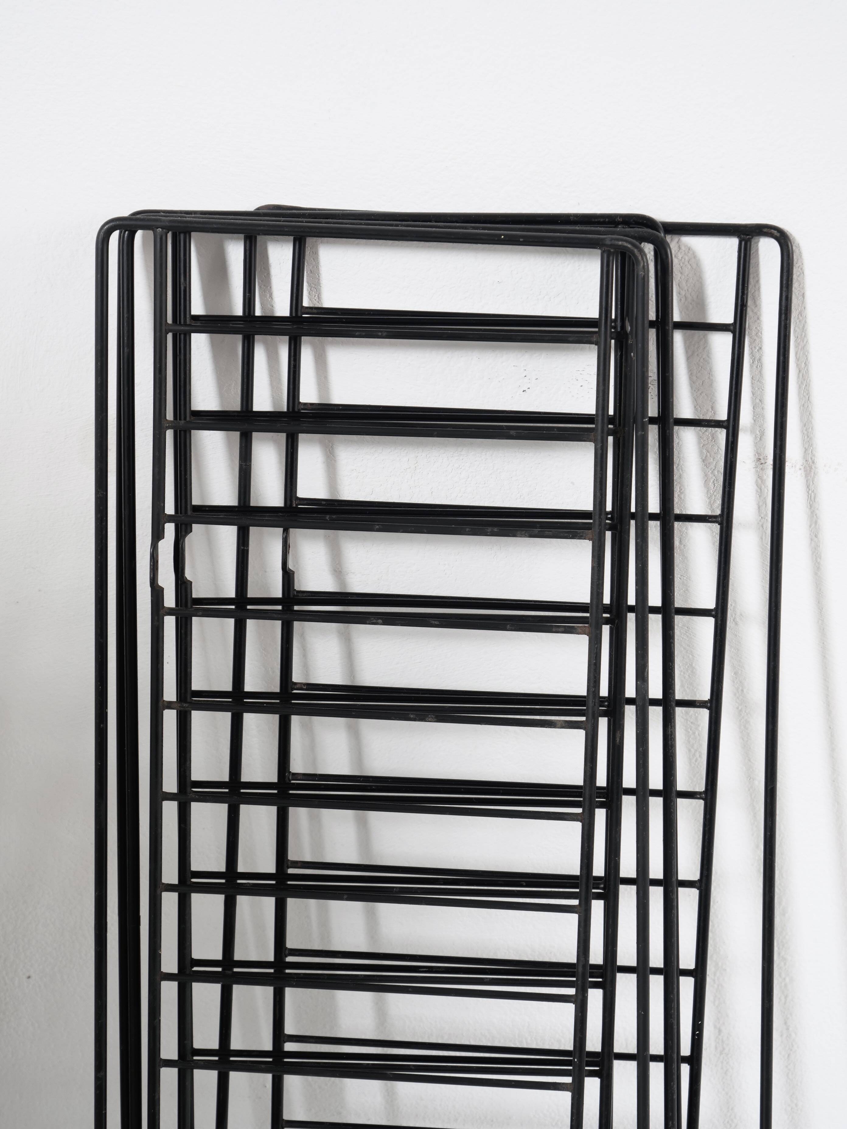 Tomado floor shelf in shades of gray