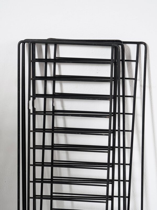 Étagère de sol tomado en nuances de gris