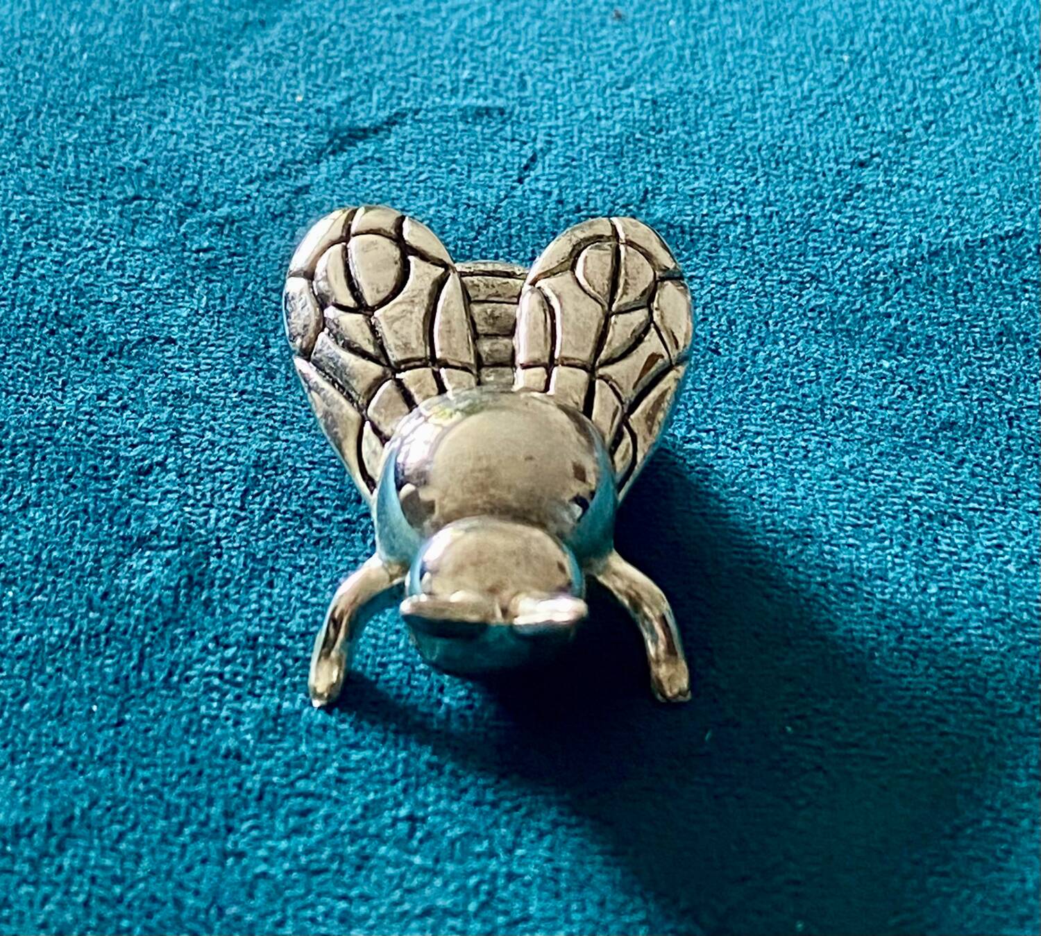 6 Bee-shaped knife holders, silver-colored metal