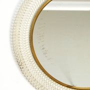 Miroir mural rond de style Mid-Century Modern avec un cadre en métal blanc expansé.
