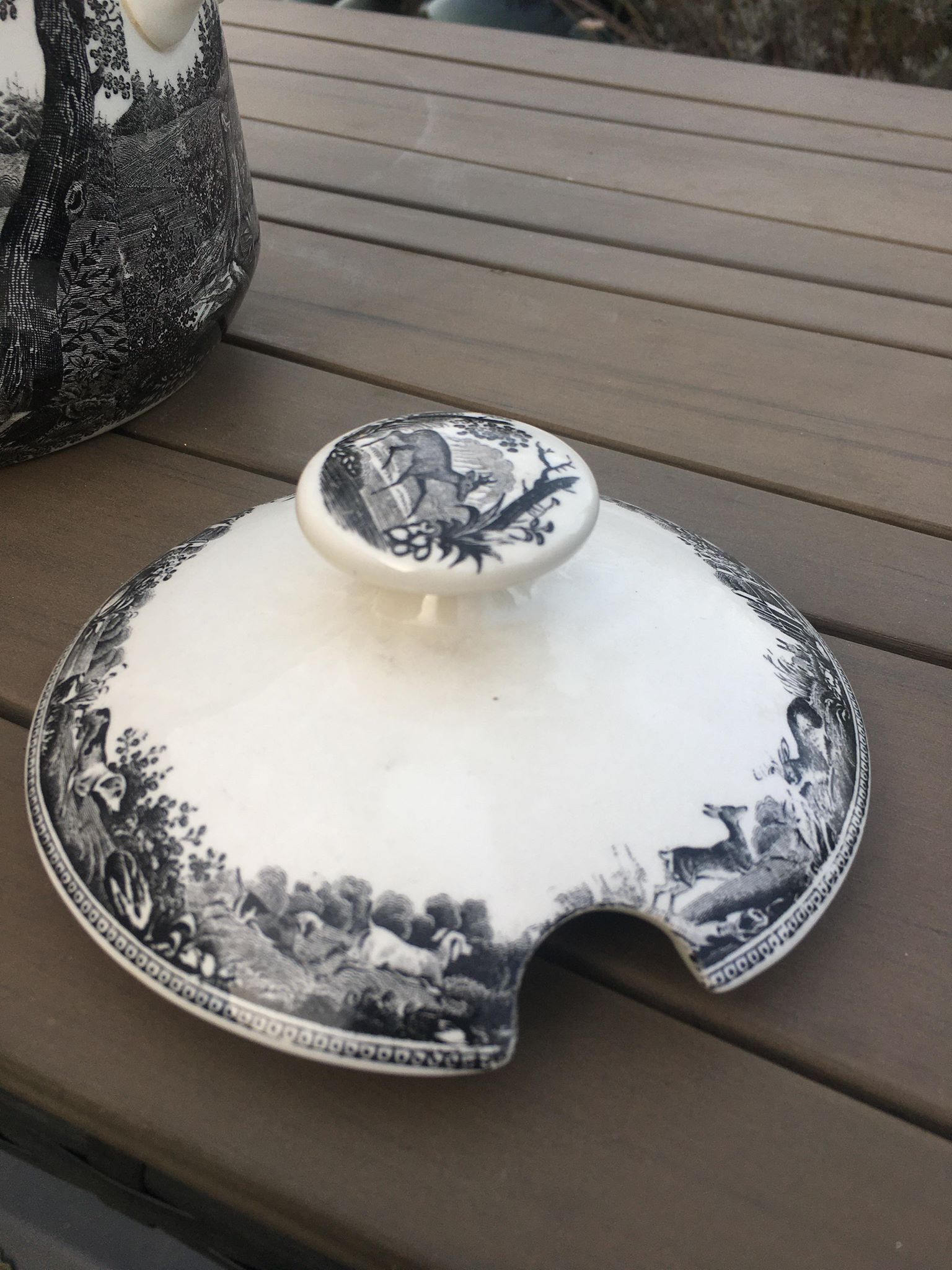 Vegetable dish from Villeroy to Boch Artemis Collection, theme "The Hunt"