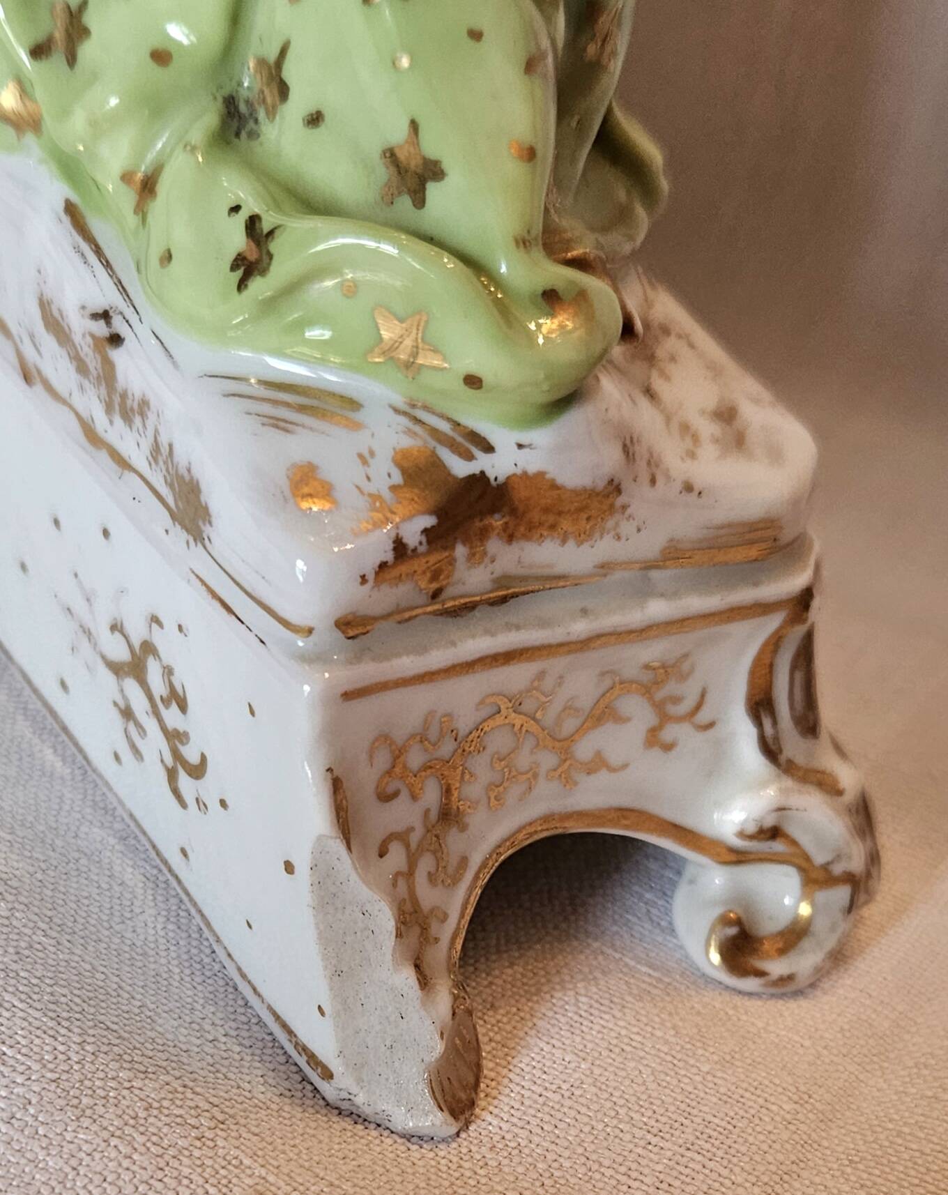 Large Paris porcelain font Golden Angel