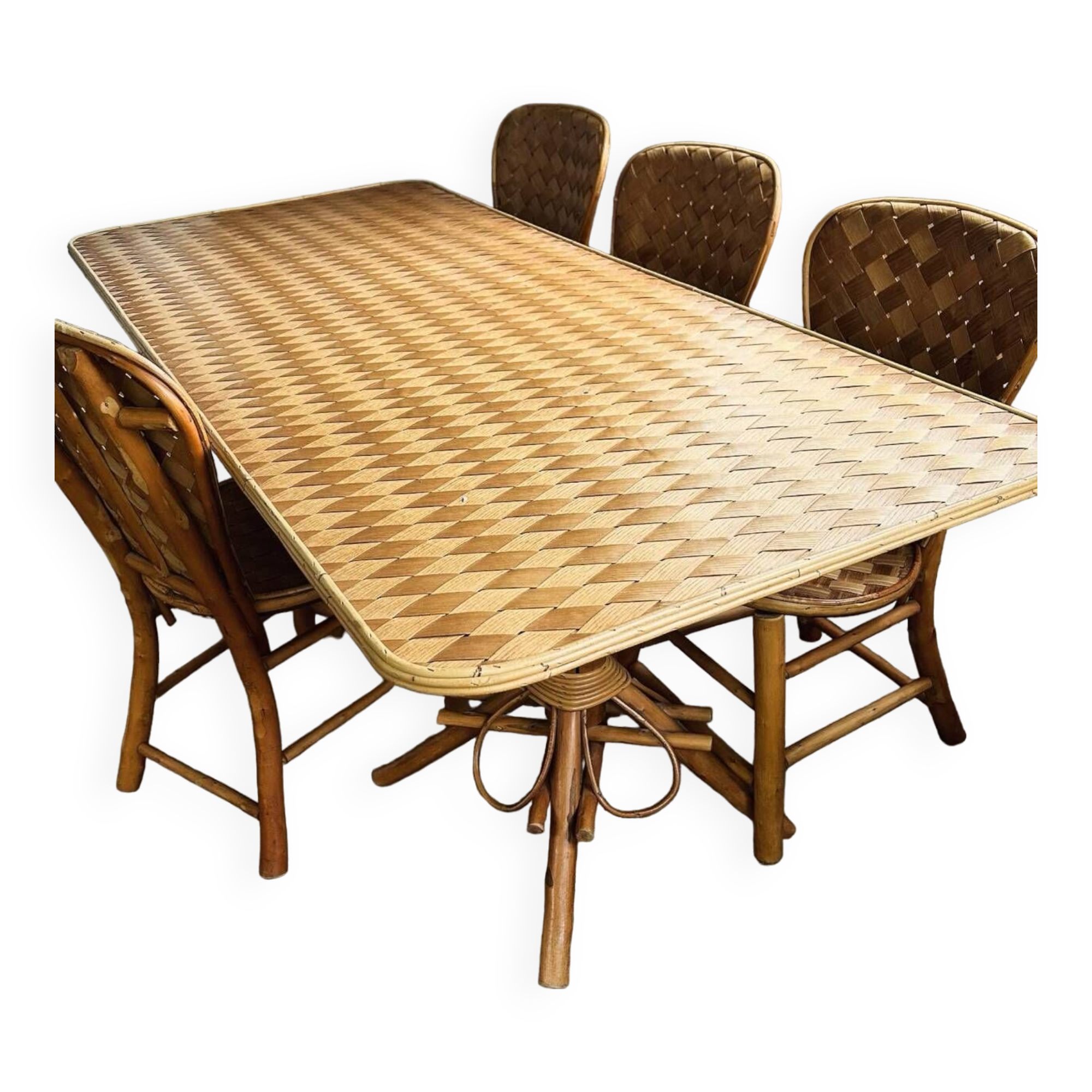 Table and chairs in woven chestnut