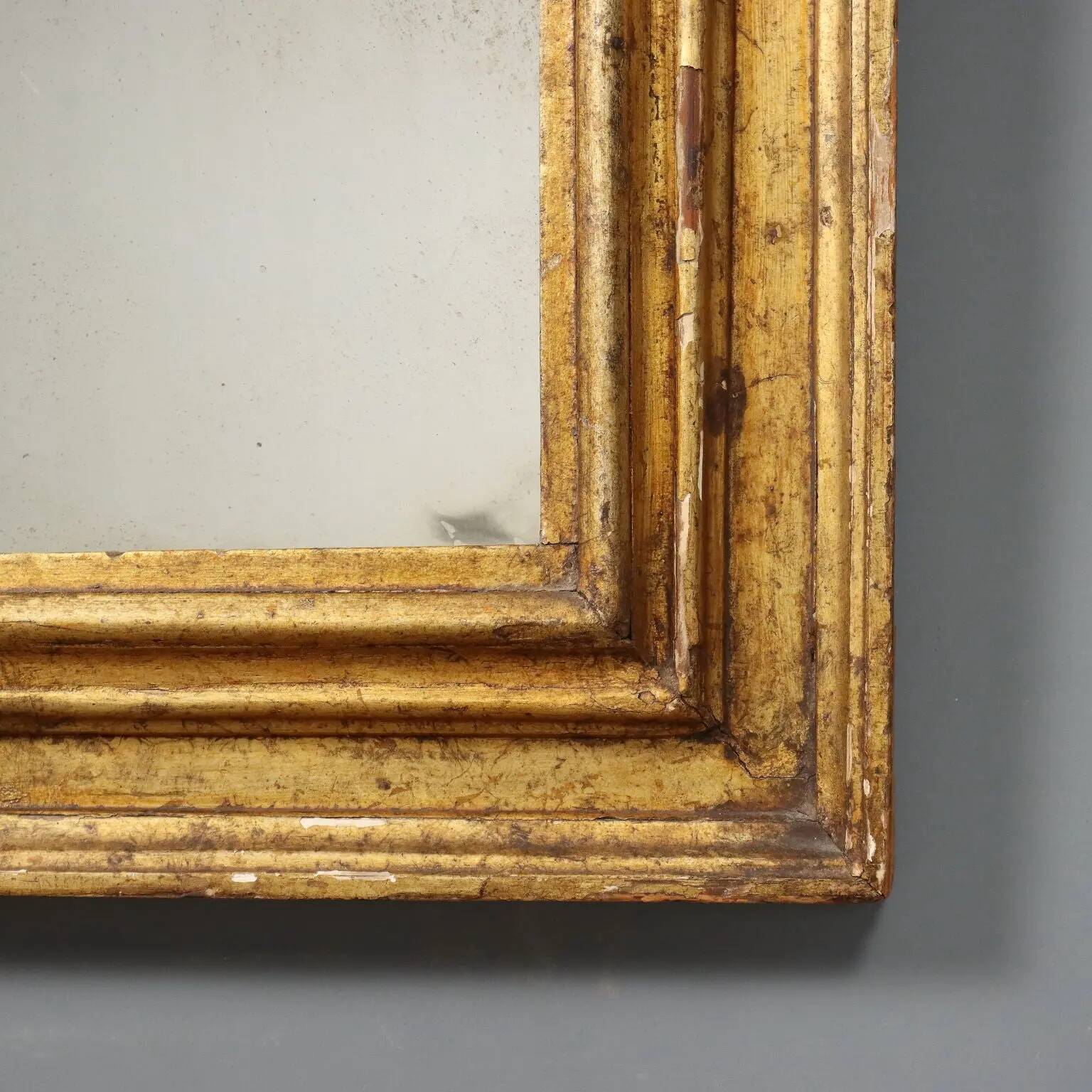Miroir ancien en bois mouluré et doré, Italie, XVIIIe siècle
