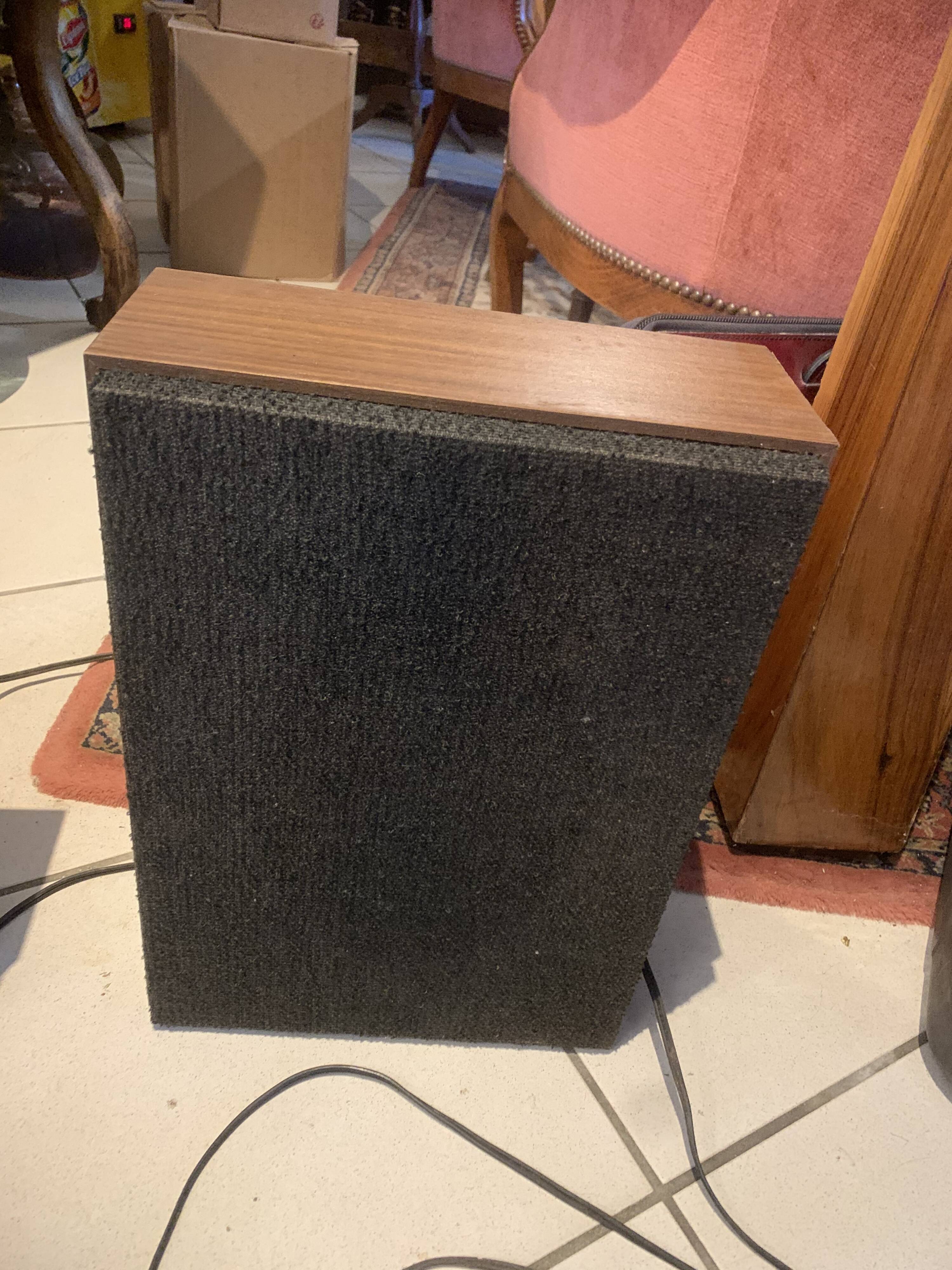 Pathe Marconi disc turner with its speakers