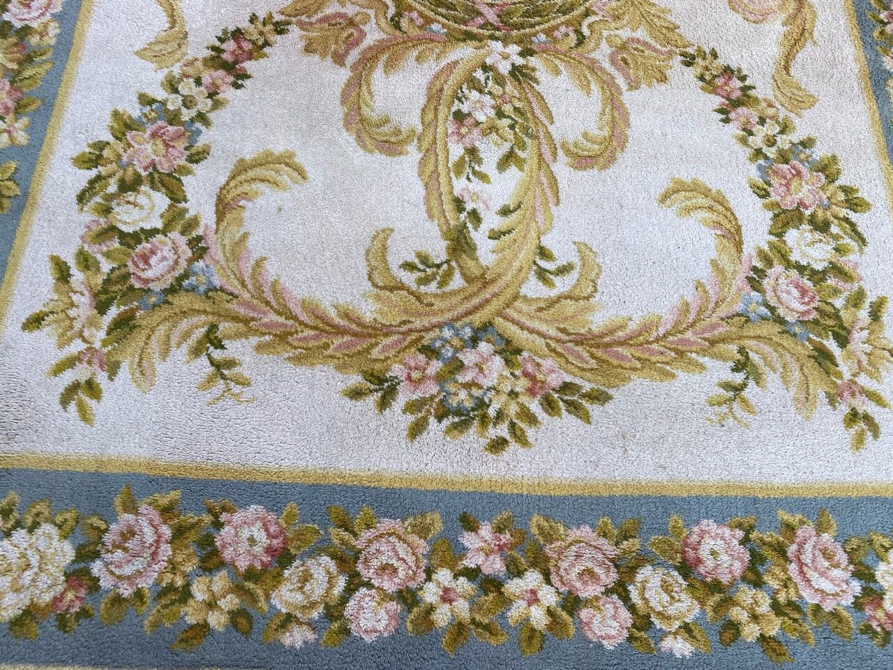 Vintage soapy style carpet with 200x300