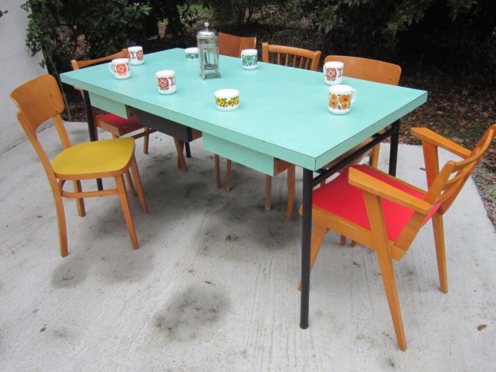 Table metal and formica