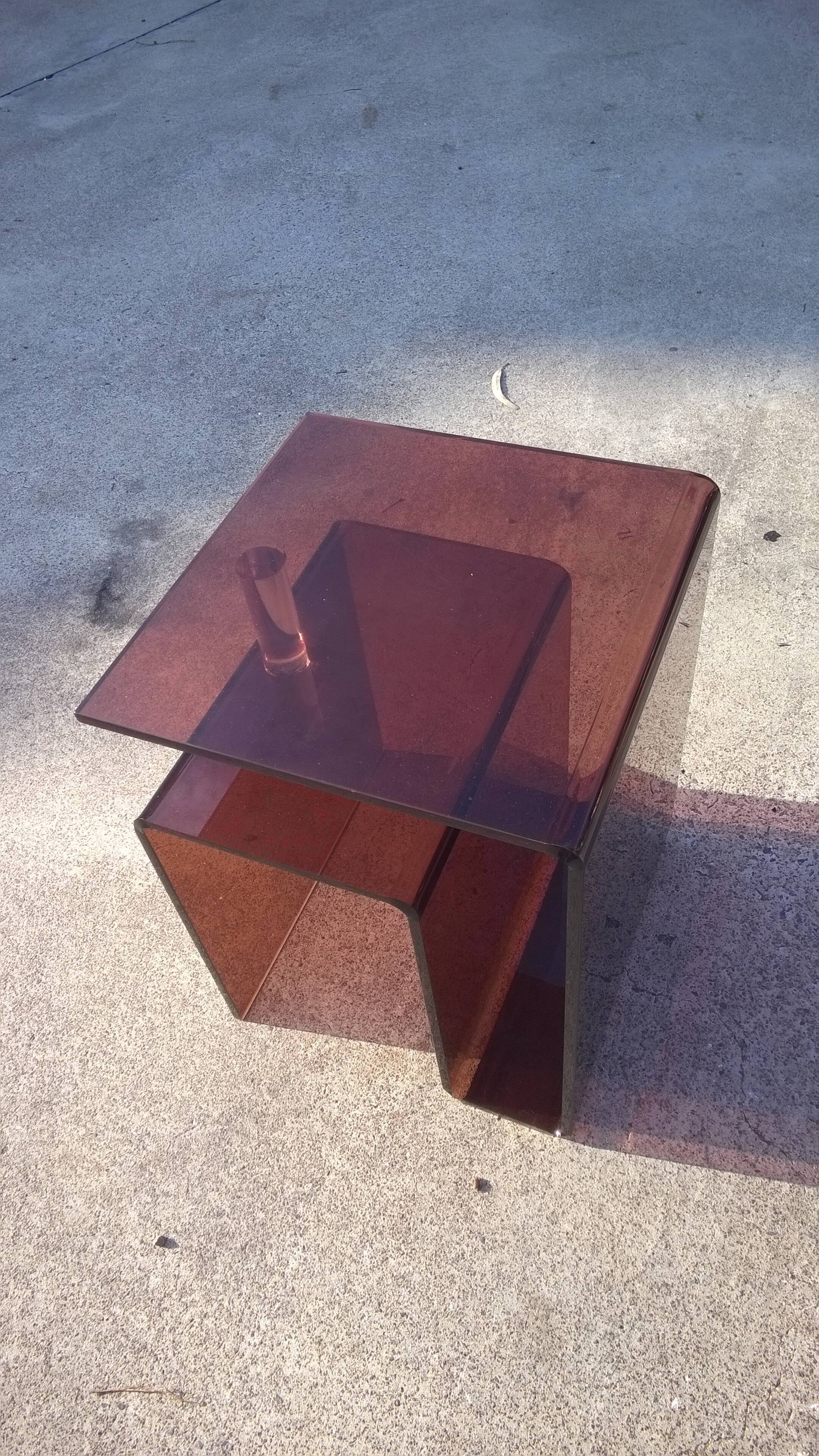 Smoked altuglas sofa tip