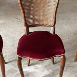 Série de 4 chaises style Louis XV en merisier – cannage et velours bordeaux