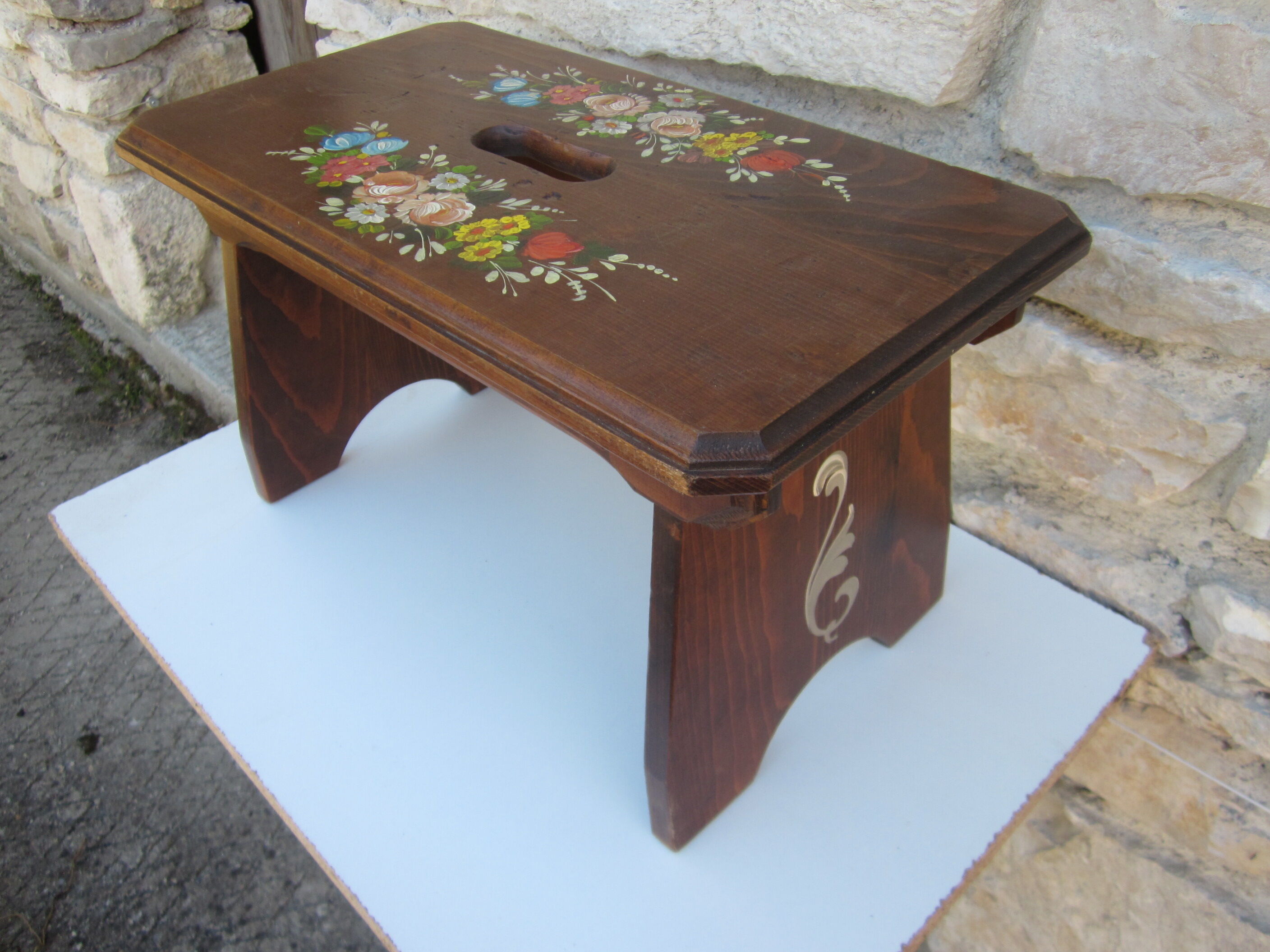 Wooden bench step foot with painted decoration