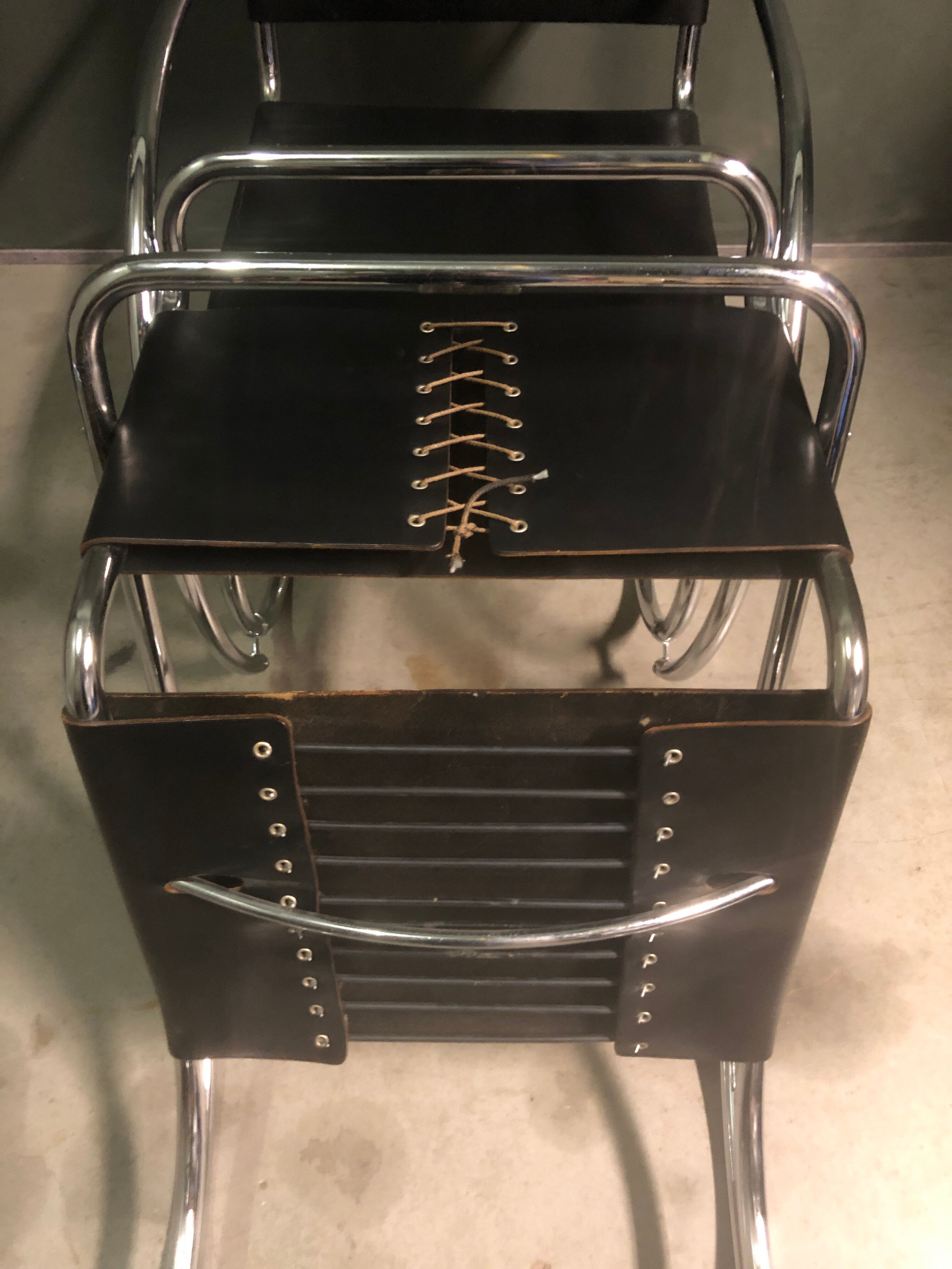 2 chairs by Mies Van Der Rohe MR20