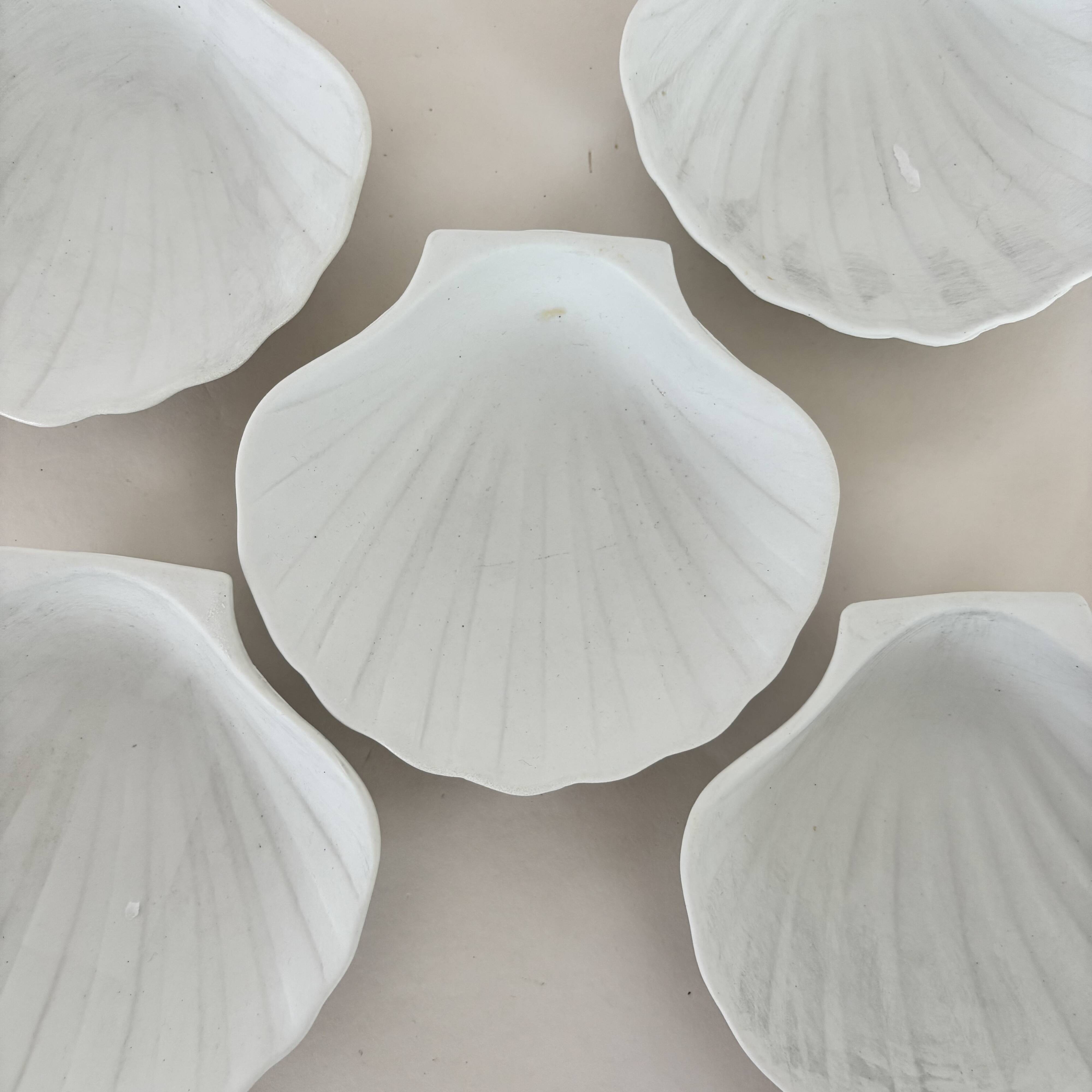 Set of 5 shell bowls