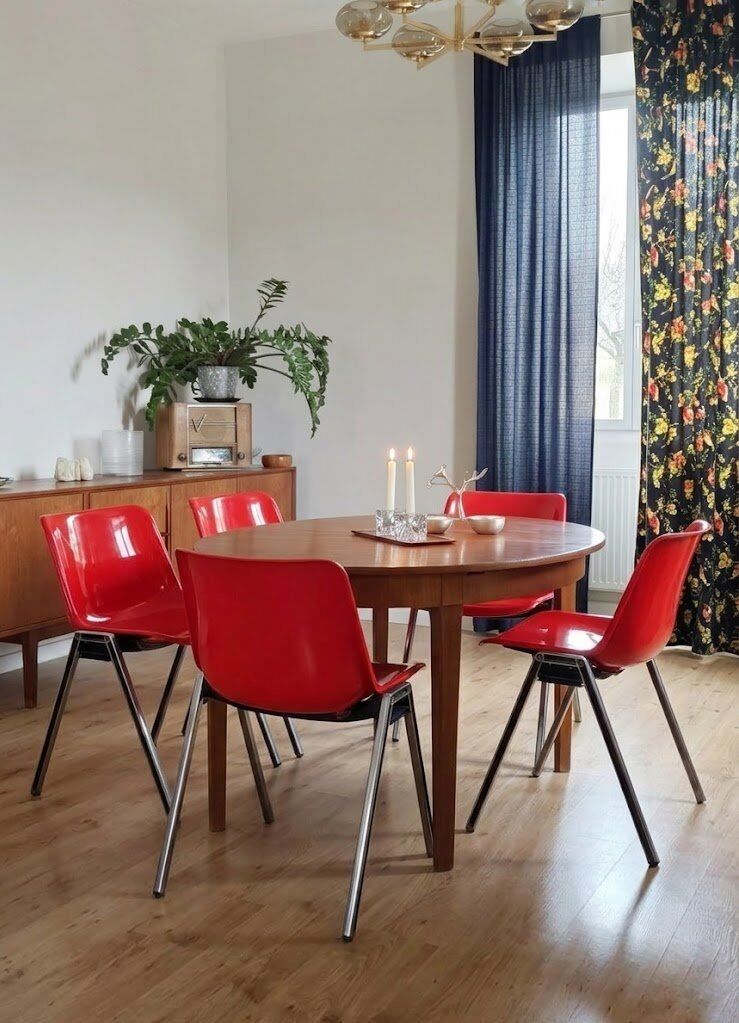Set of 4 Modus red chairs by Tecno