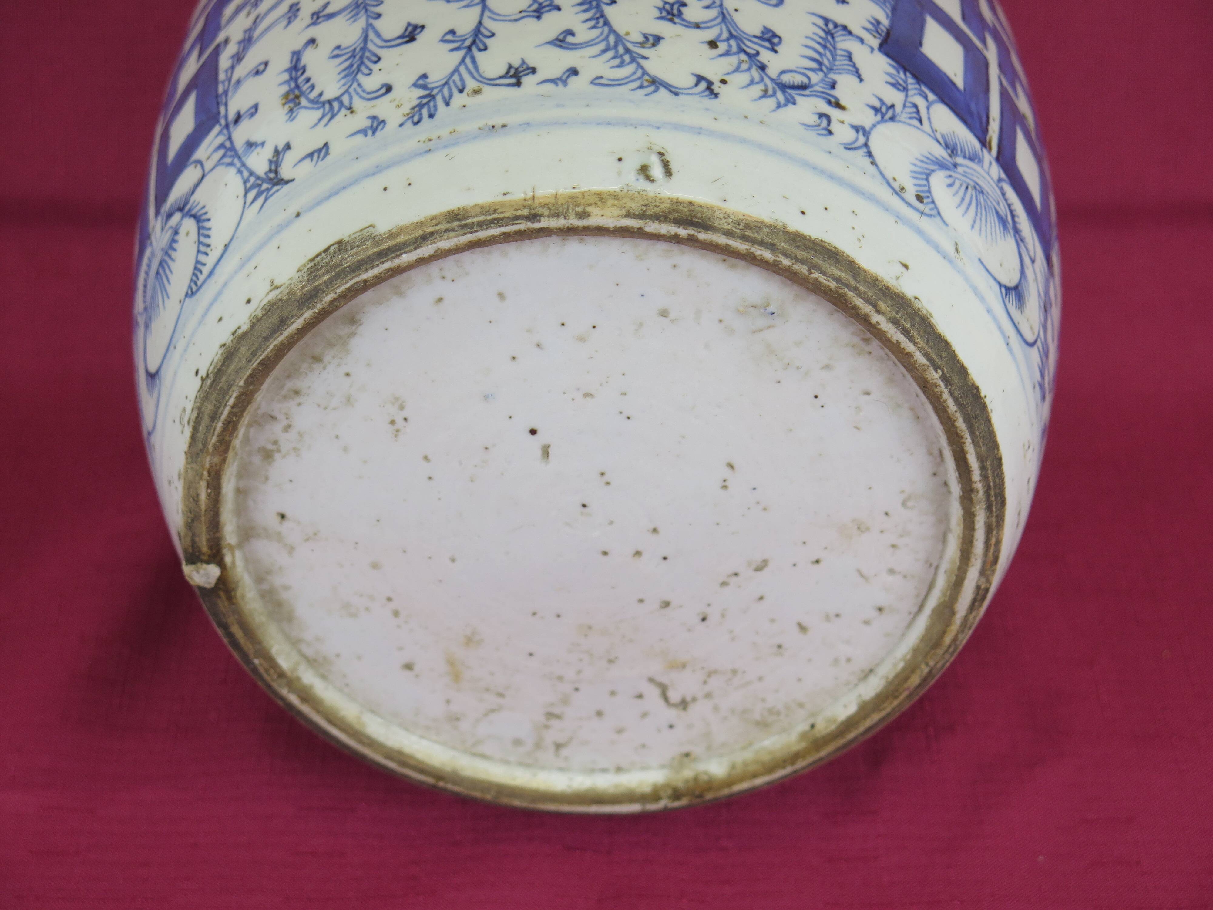 Vintage ceramic vase from China hand painted white blue wooden lid CM2