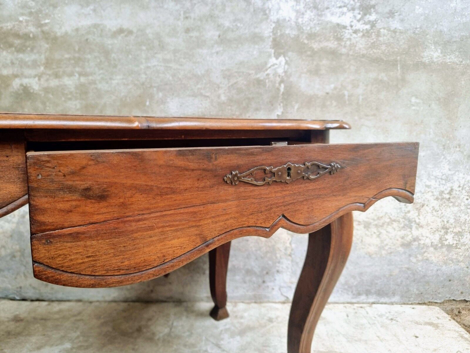 Table à manger, table d'appoint, bureau noyer 70x173cm