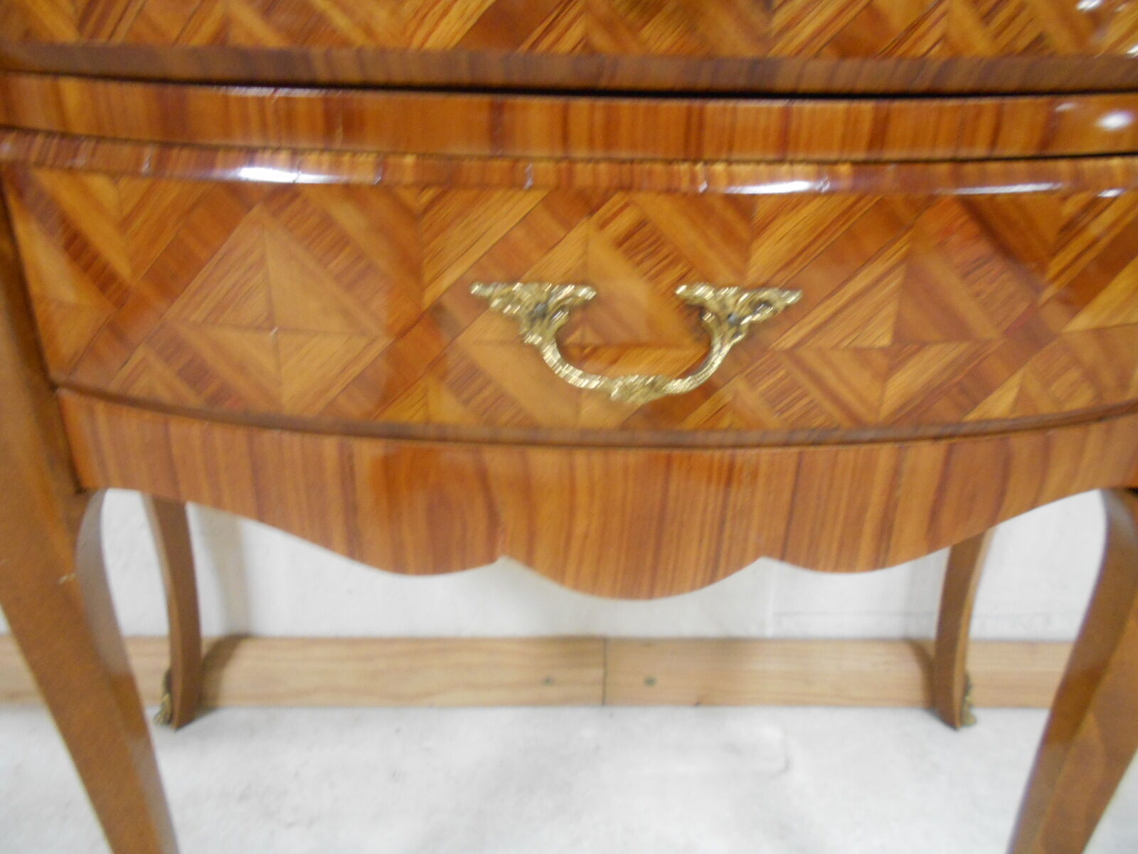 Half-moon dresser marqueted