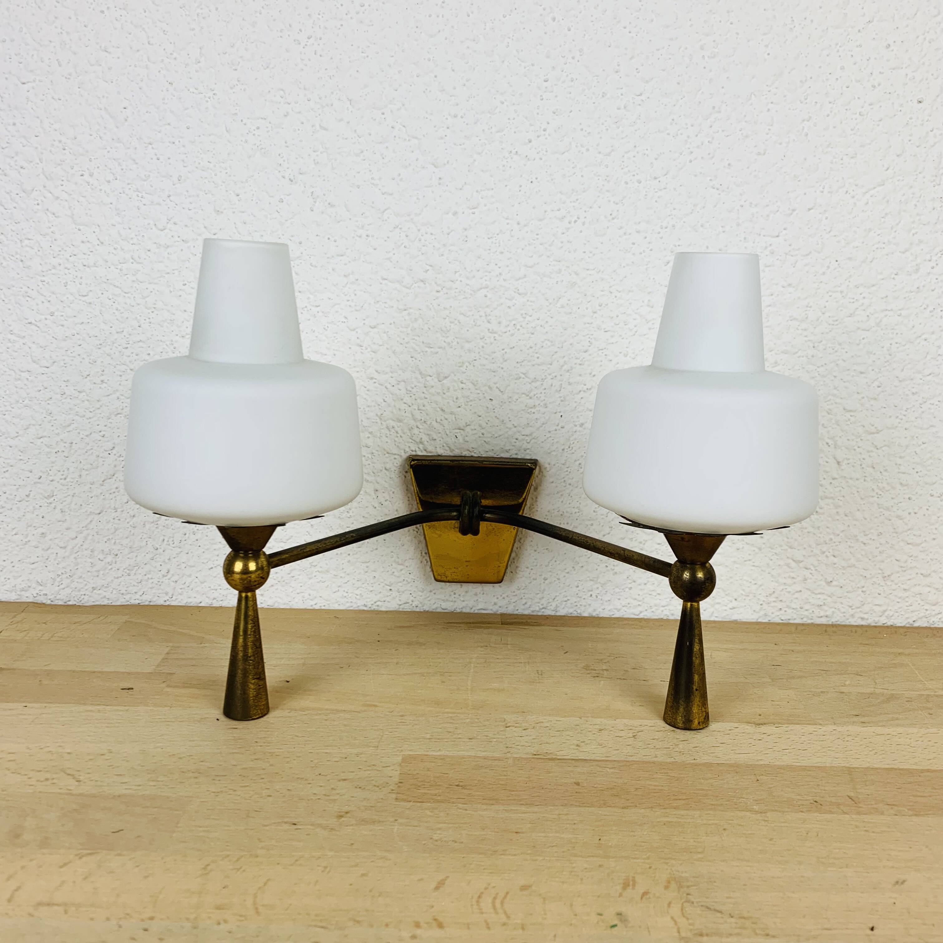 Double opaline and brass wall light from the 50s, lunel, arlus