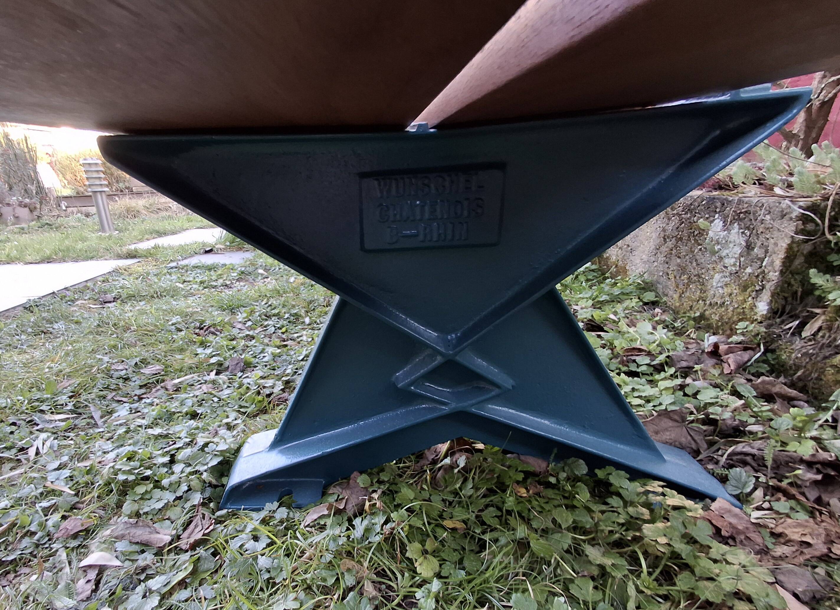 Garden bench, cast iron legs and exotic wood