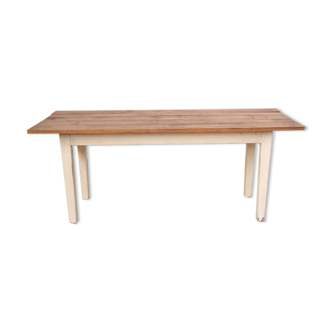 Fine and long farm table