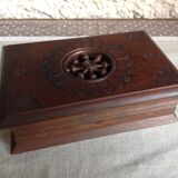 Old cigarette box in openwork varnished wood 30-40s