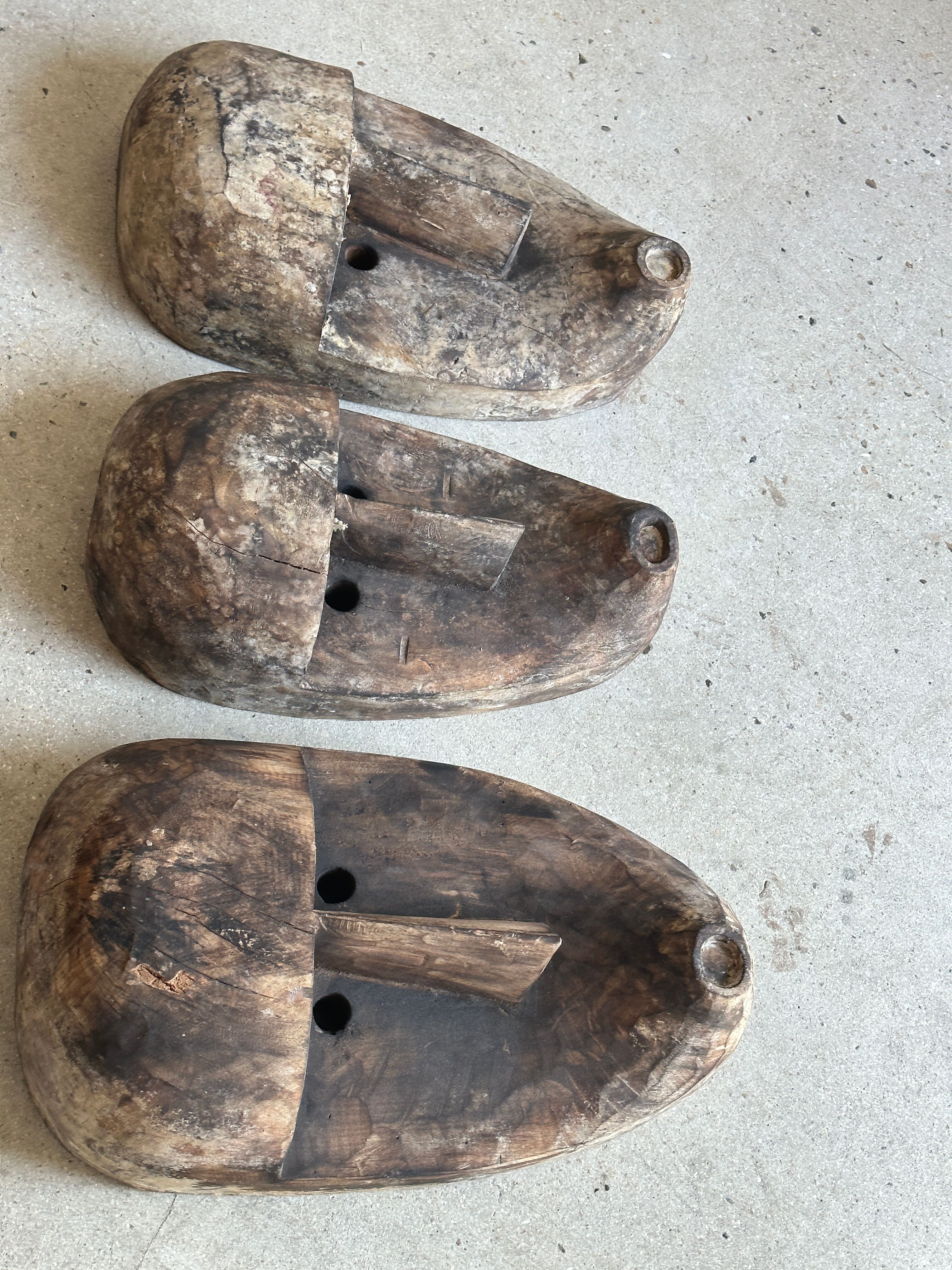 Large Timor mask in patinated wood H:50cm (1)