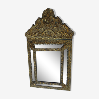 Mirror with parecloses in gilded wood and repoussé metal