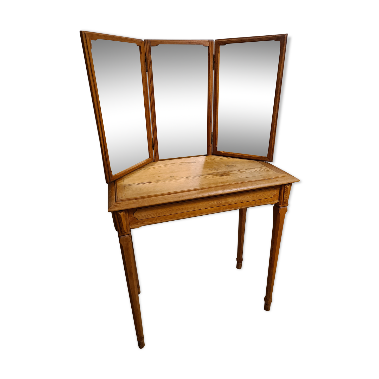 Dressing table with tryptic mirror