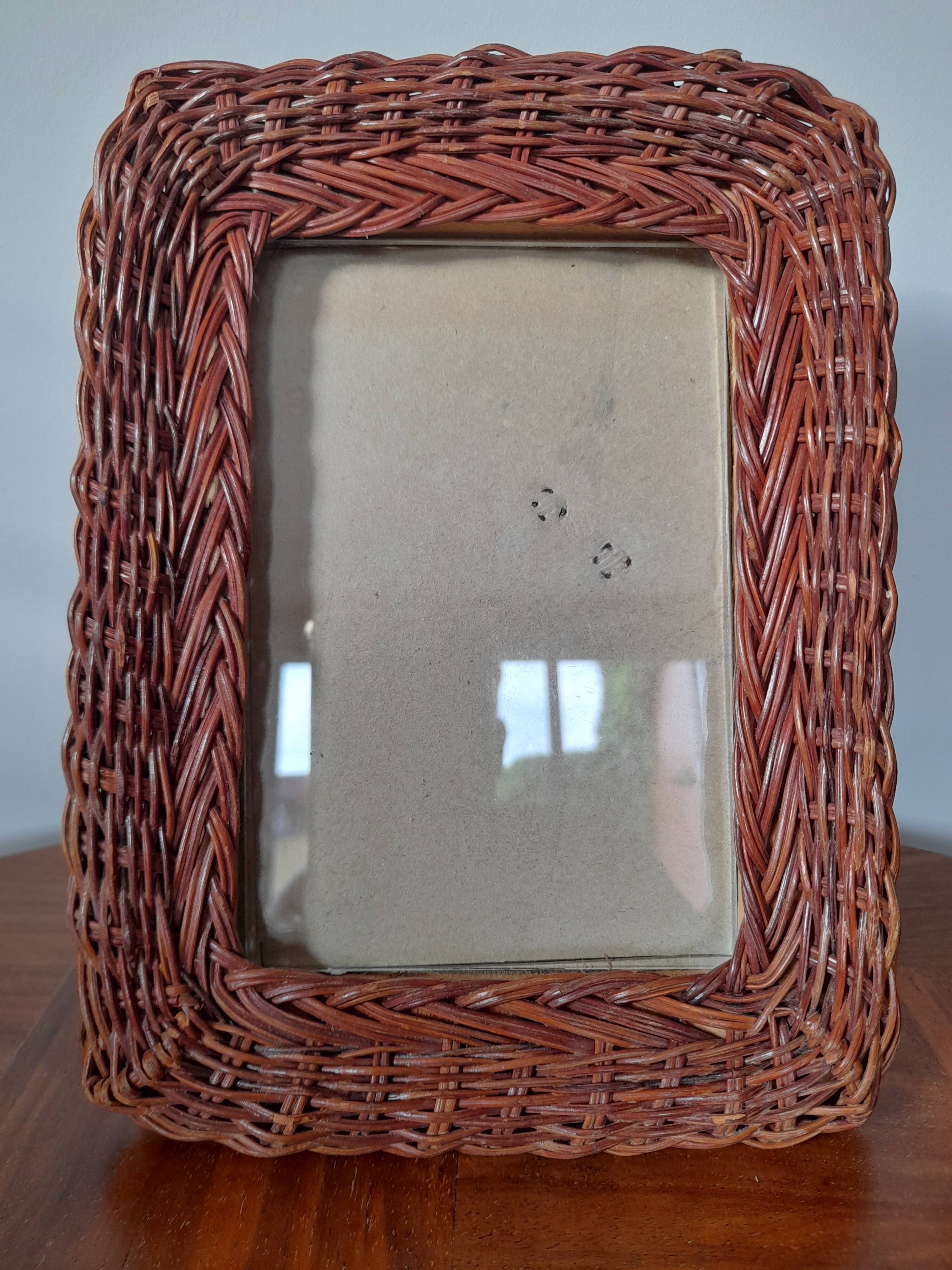 Wicker framed photo frame