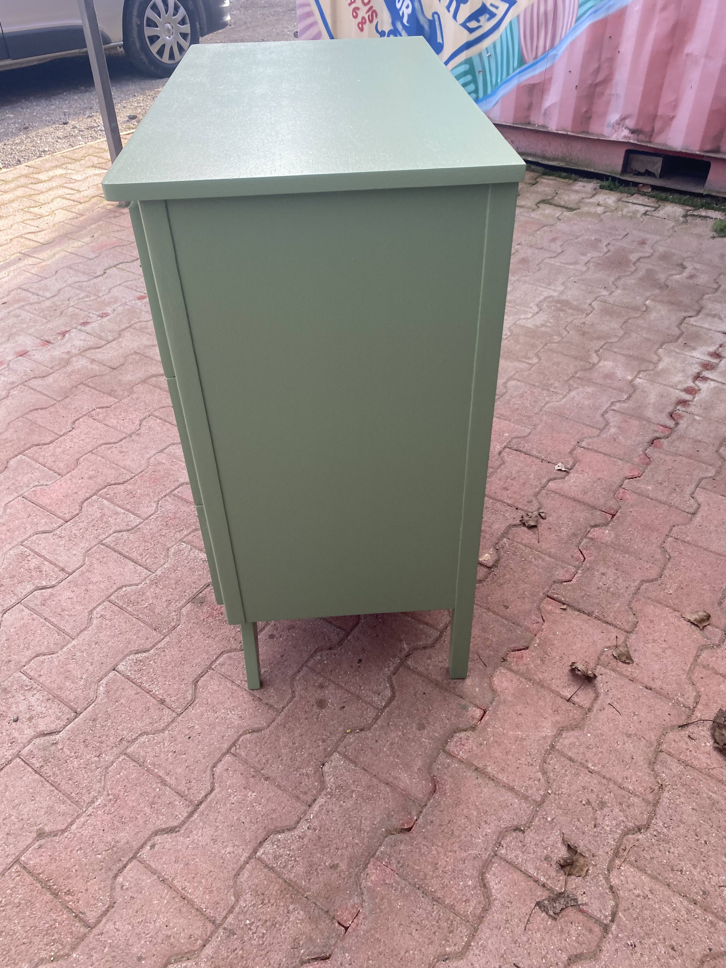 Small chest of drawers