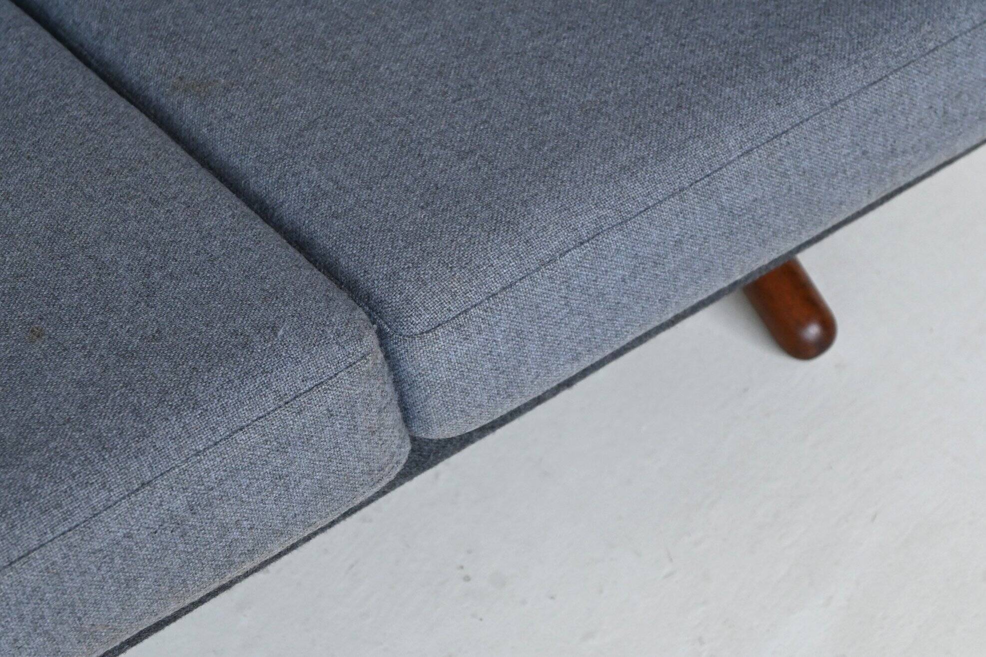 Canapé trois places Illum Wikkelso modèle ML-90 Laursen Danemark 1960