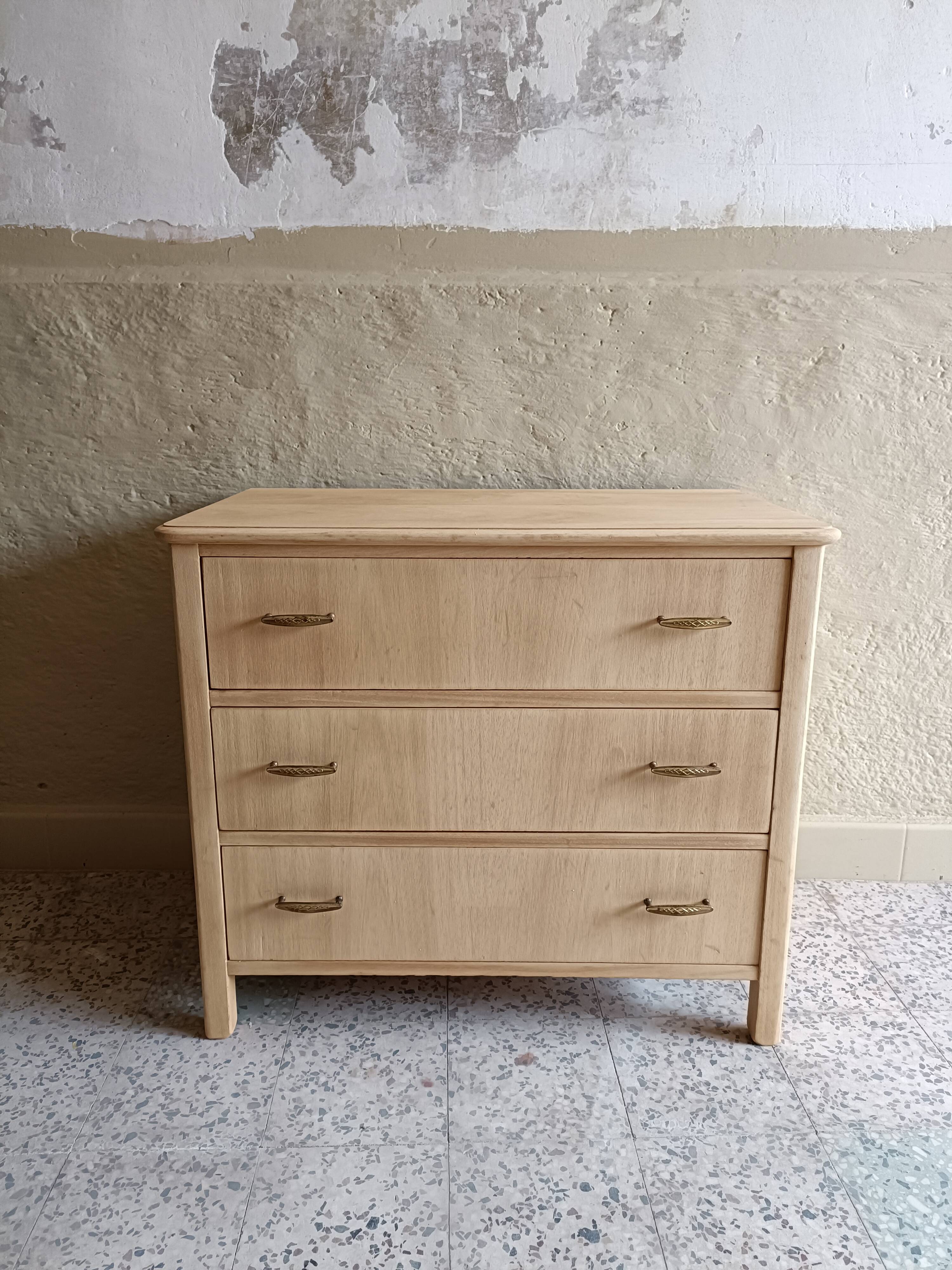 Commode 3 tiroirs rénovée pour chambre d'enfant