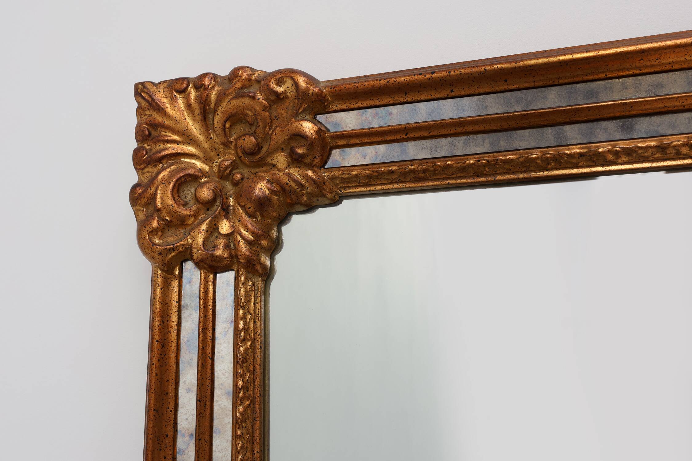 Large 20th century rectangle gilded Deknudt mirror in Baroque style, Belgiu